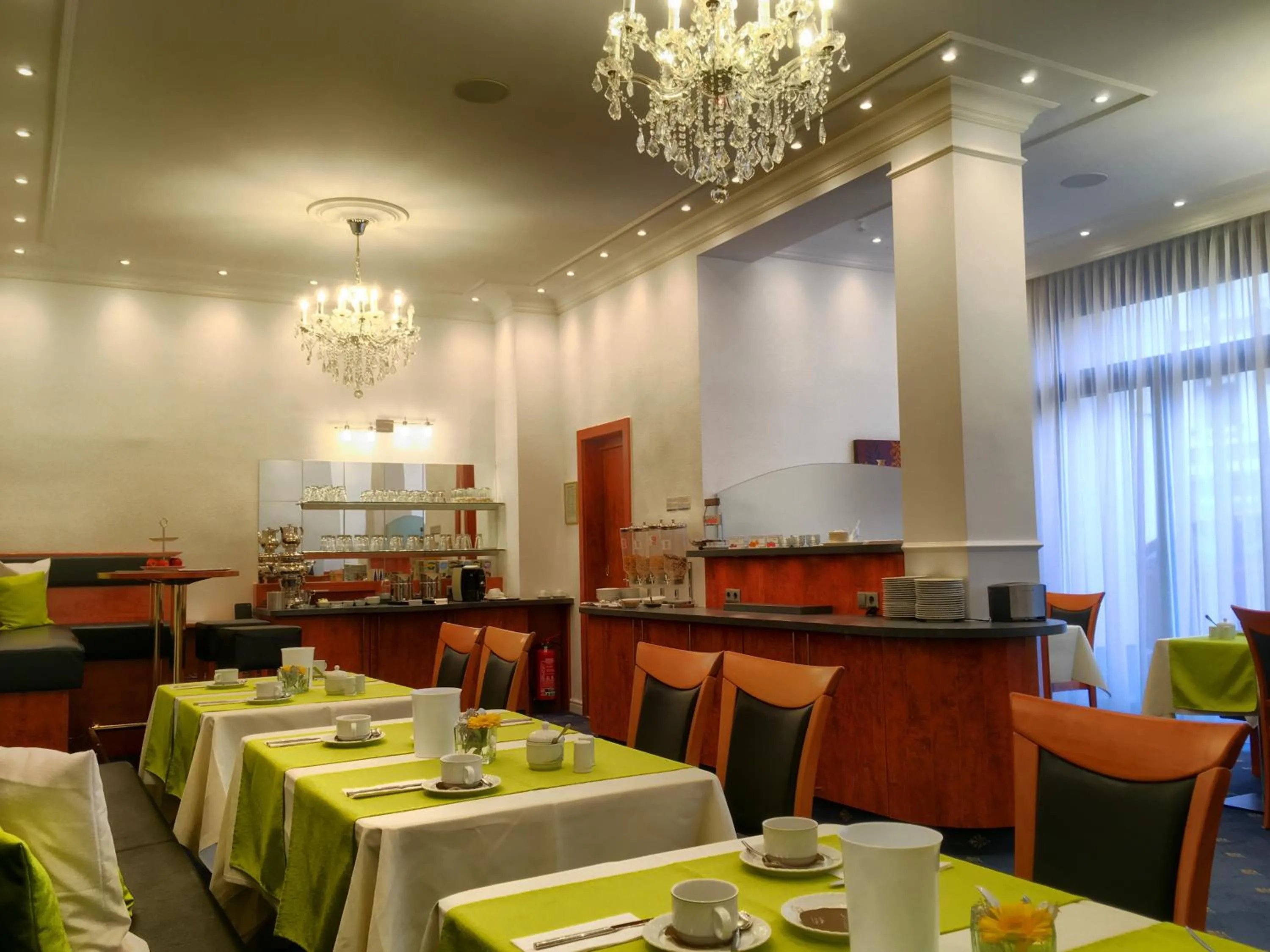 Restaurant/places to eat in Hotel Hansa