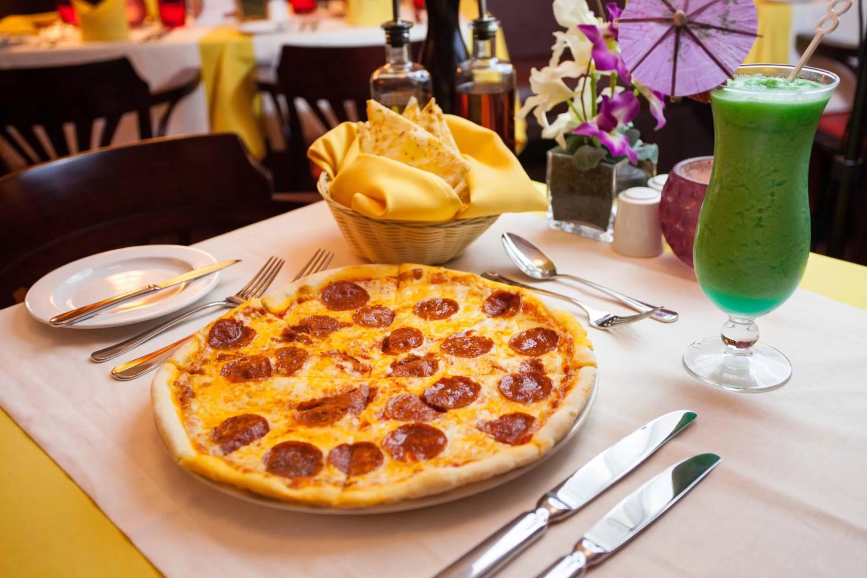 Restaurant/places to eat in Asdal Boutique Hotel Seef