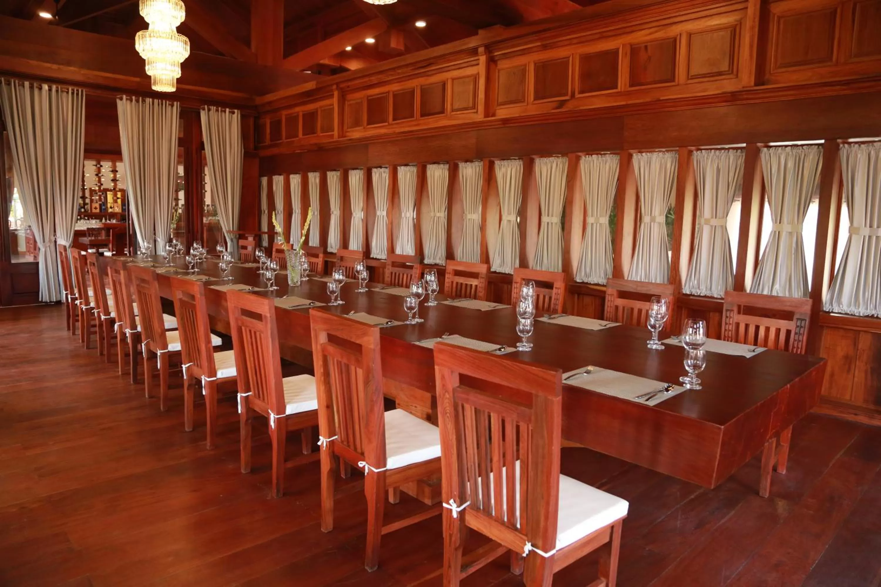 Restaurant/Places to Eat in Try Palace Resort-Kep