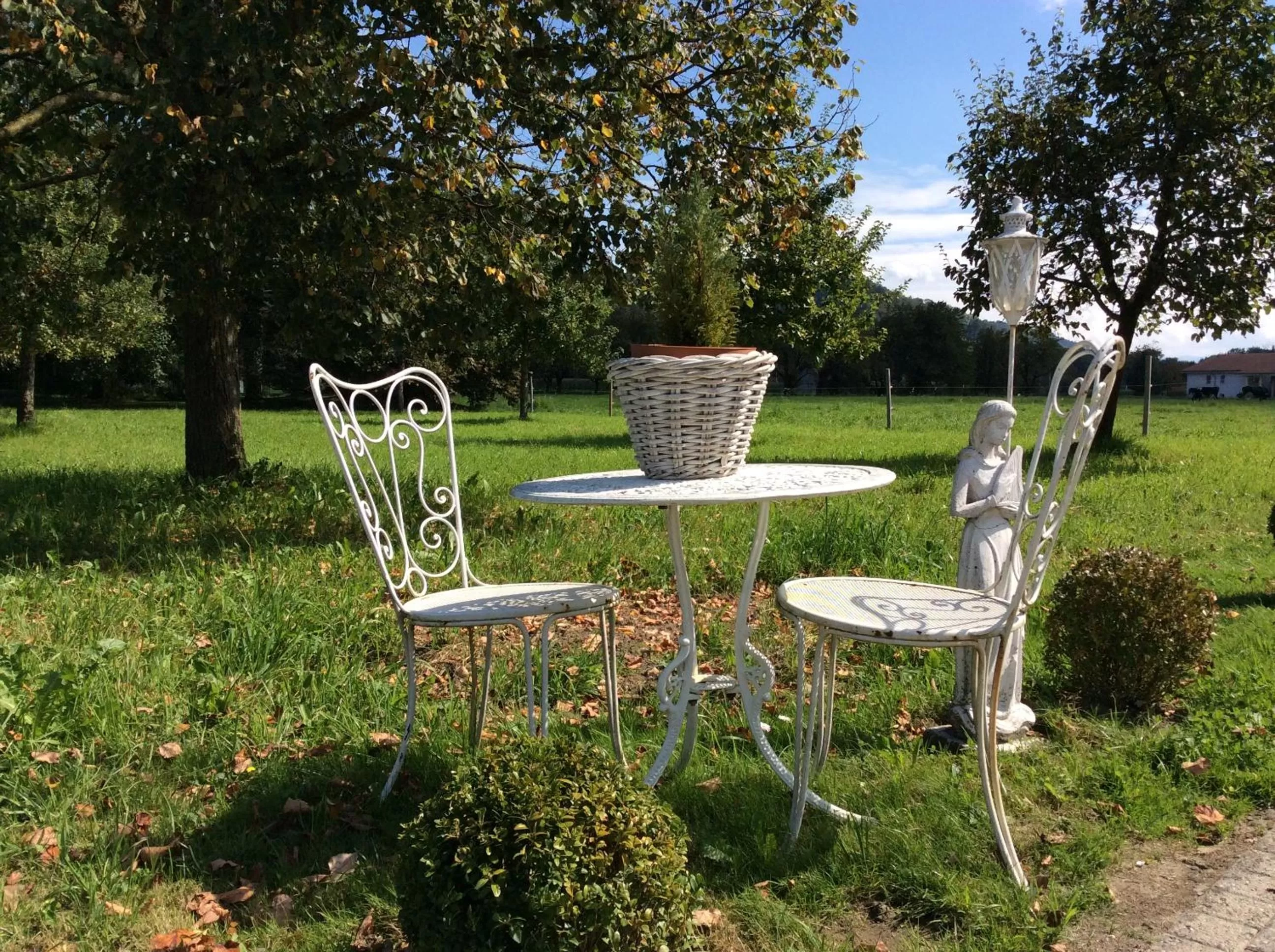 Property building, Garden in Landcafe mit Mini Hotel