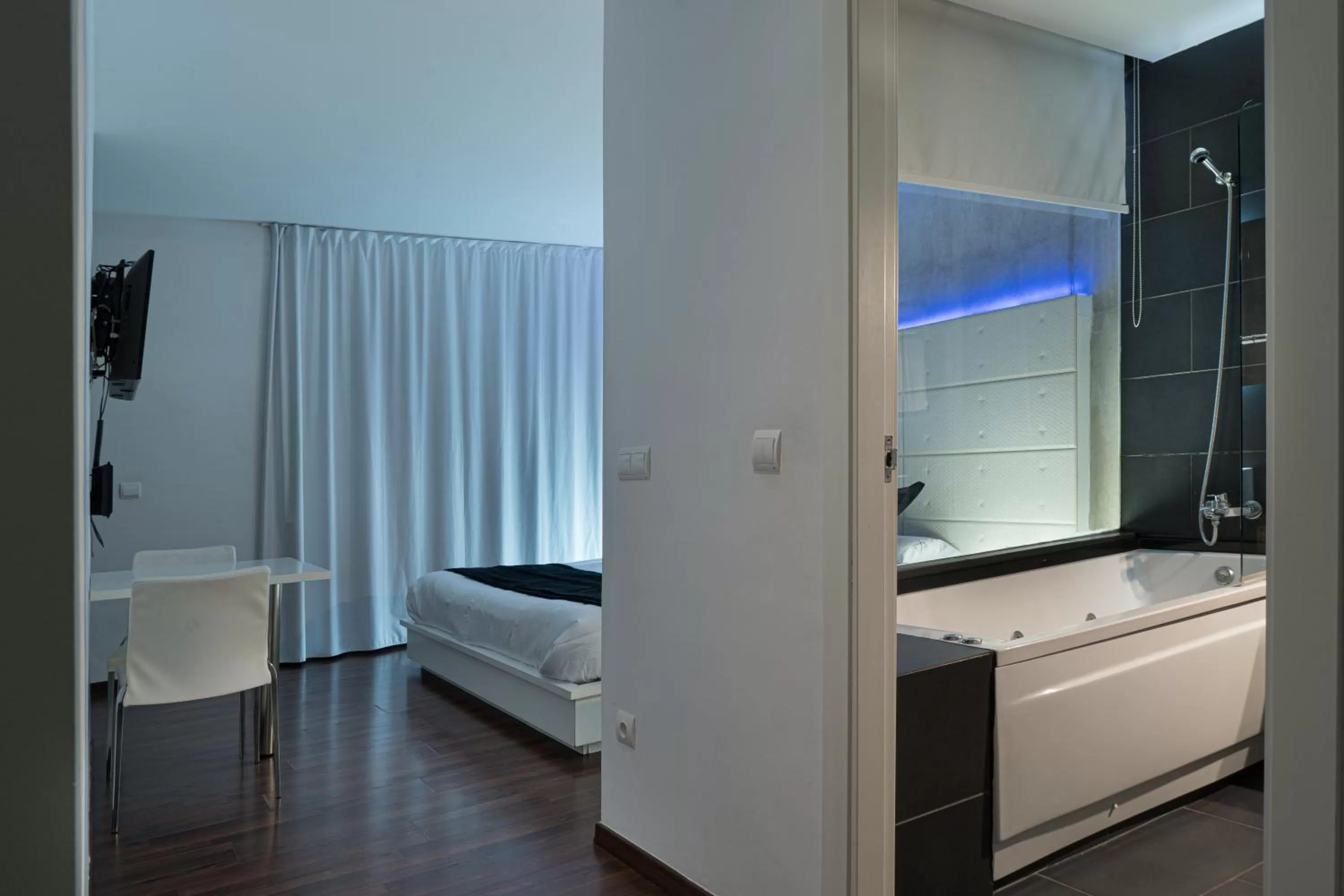 Photo of the whole room, Bed in Shhh