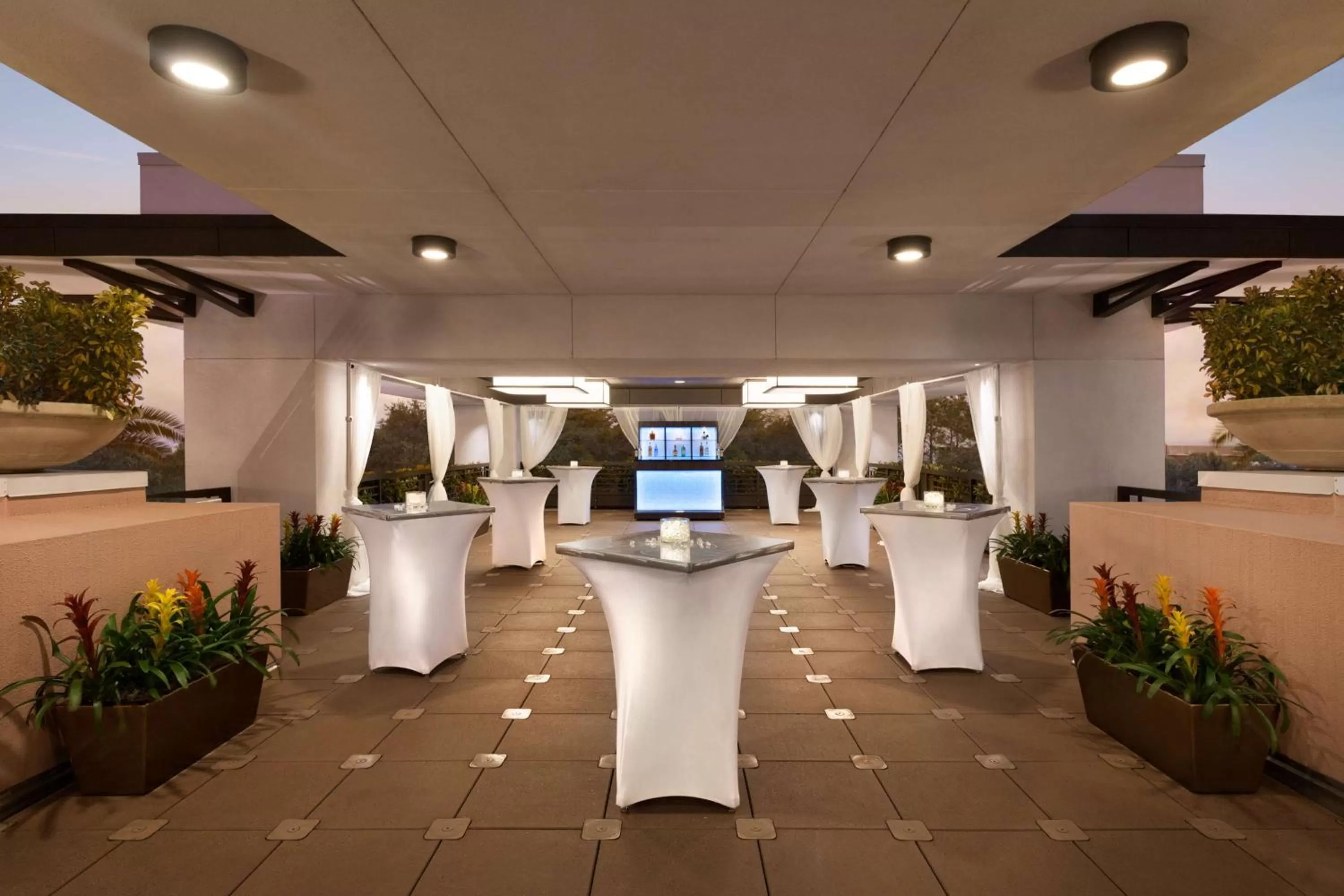 Lounge or bar in Embassy Suites by Hilton Orlando Lake Buena Vista South