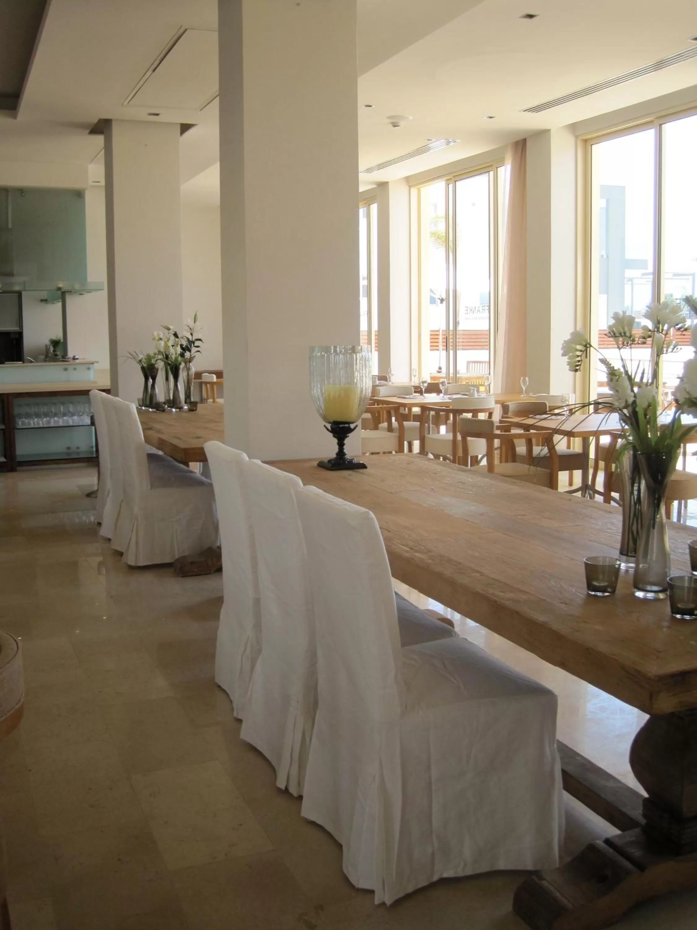 Restaurant/places to eat in E-Hotel Larnaca Resort & Spa