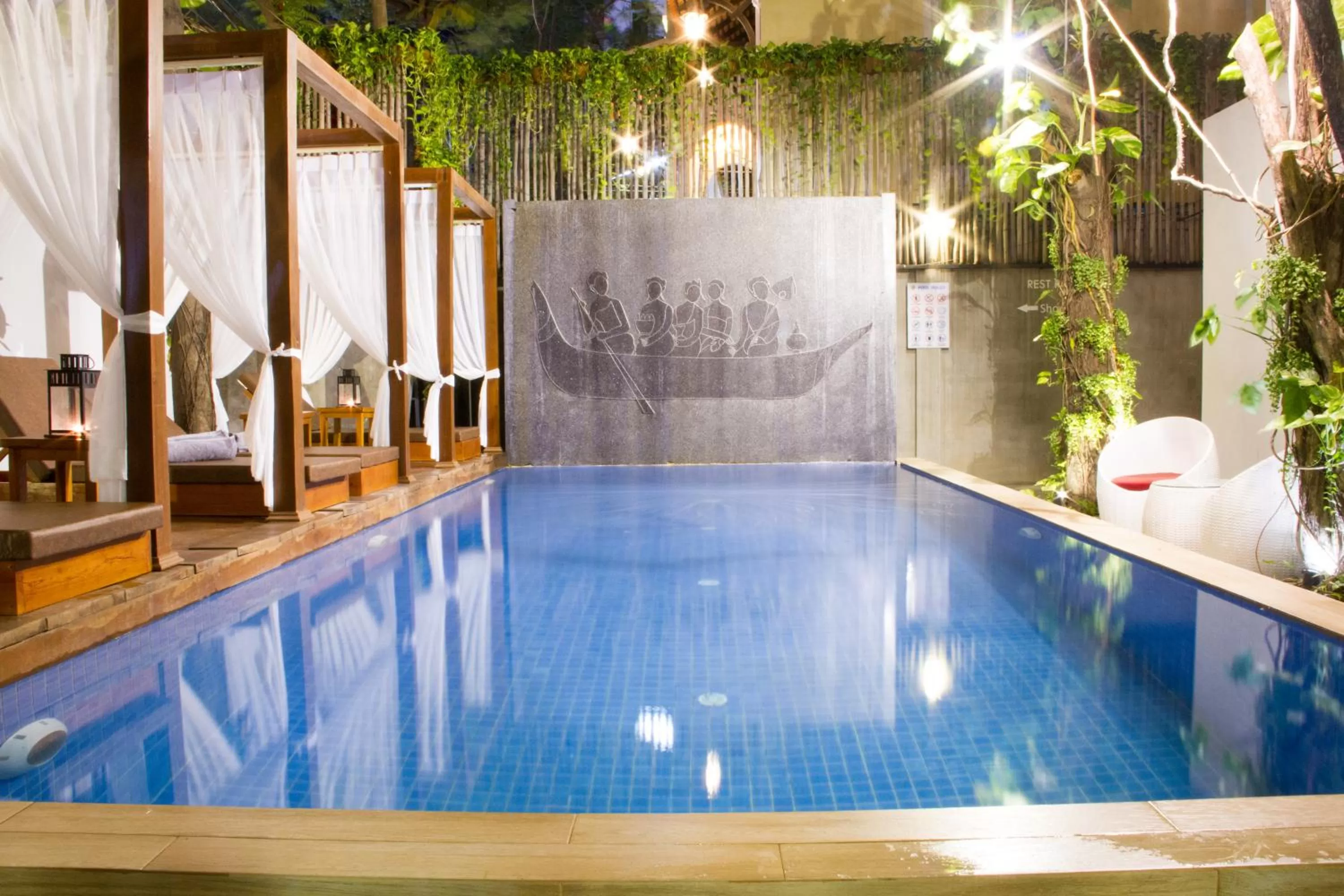 Swimming pool in Bopha Bassac Boutique Hotel