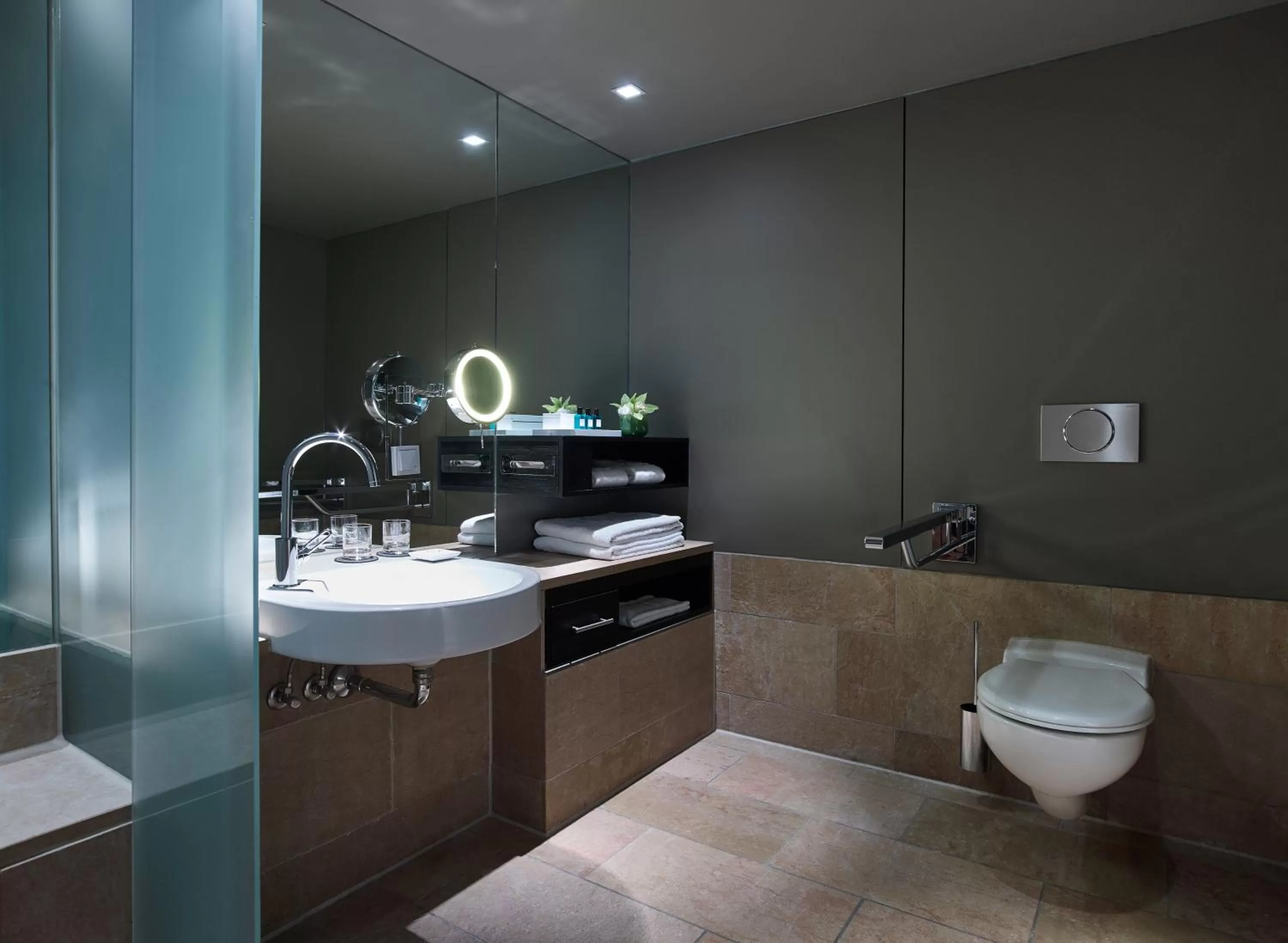 Bathroom in Sofitel Munich Bayerpost