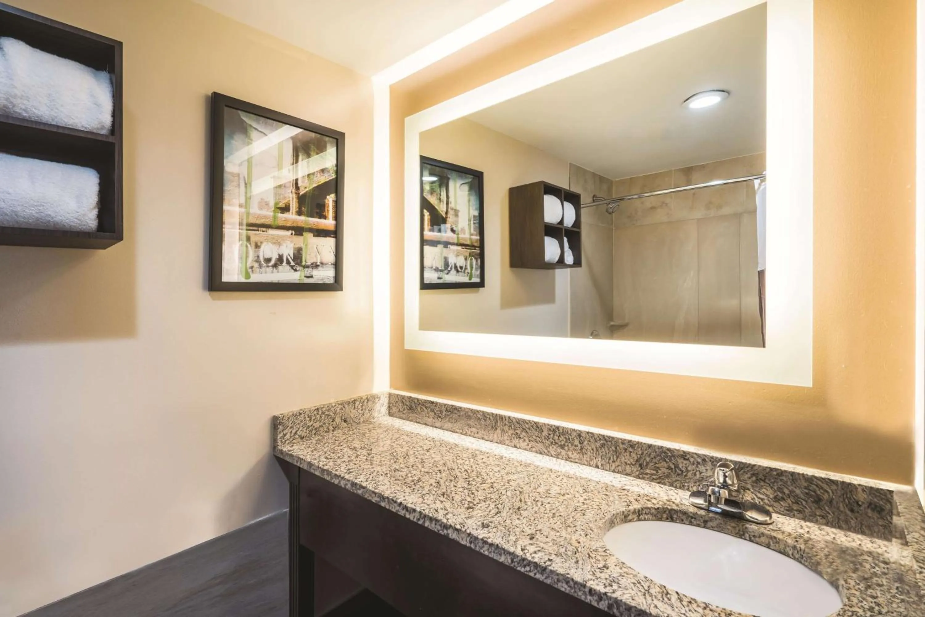 Photo of the whole room in La Quinta by Wyndham Brooklyn Downtown