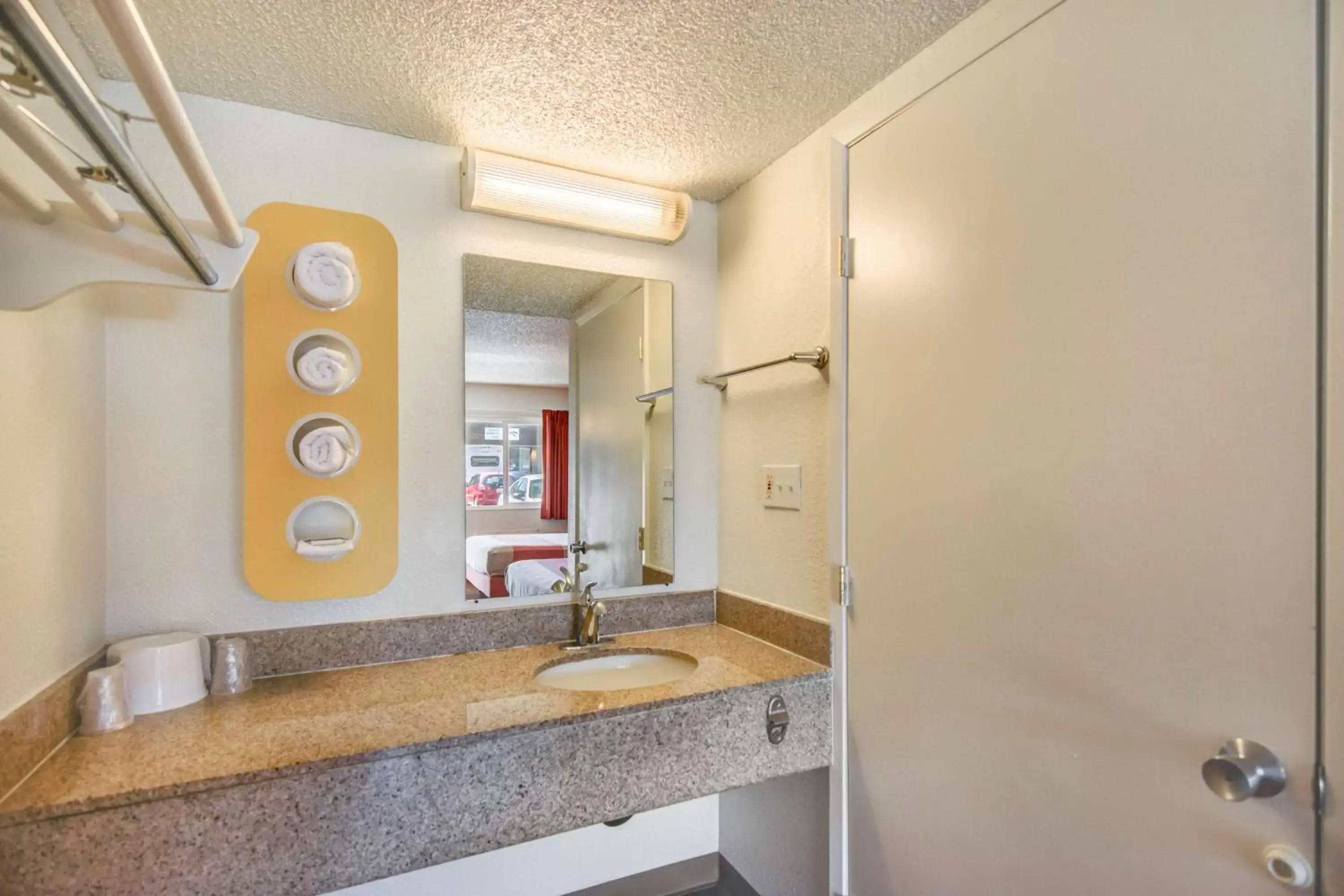 Quadruple Room in Motel 6-Stockton, CA - North Quadruple Room in Motel 6-Stockton, CA - North