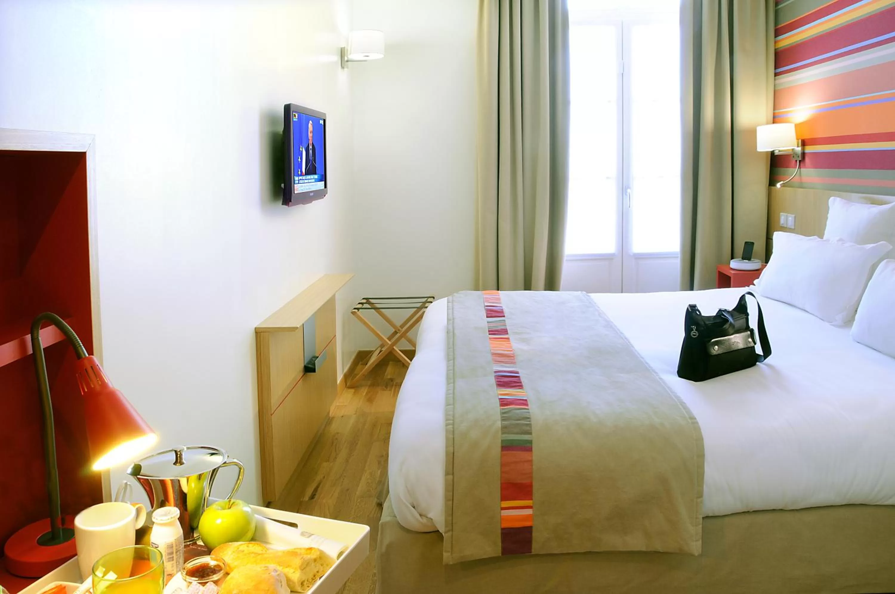 Bedroom, Bed in Best Western Hotel du Mucem