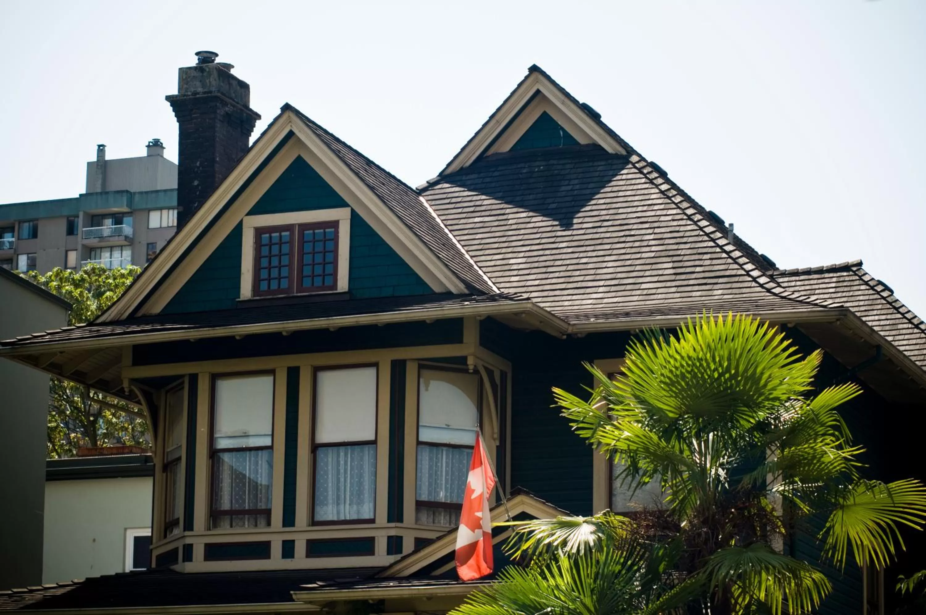 Property building in O Canada House Bed & Breakfast