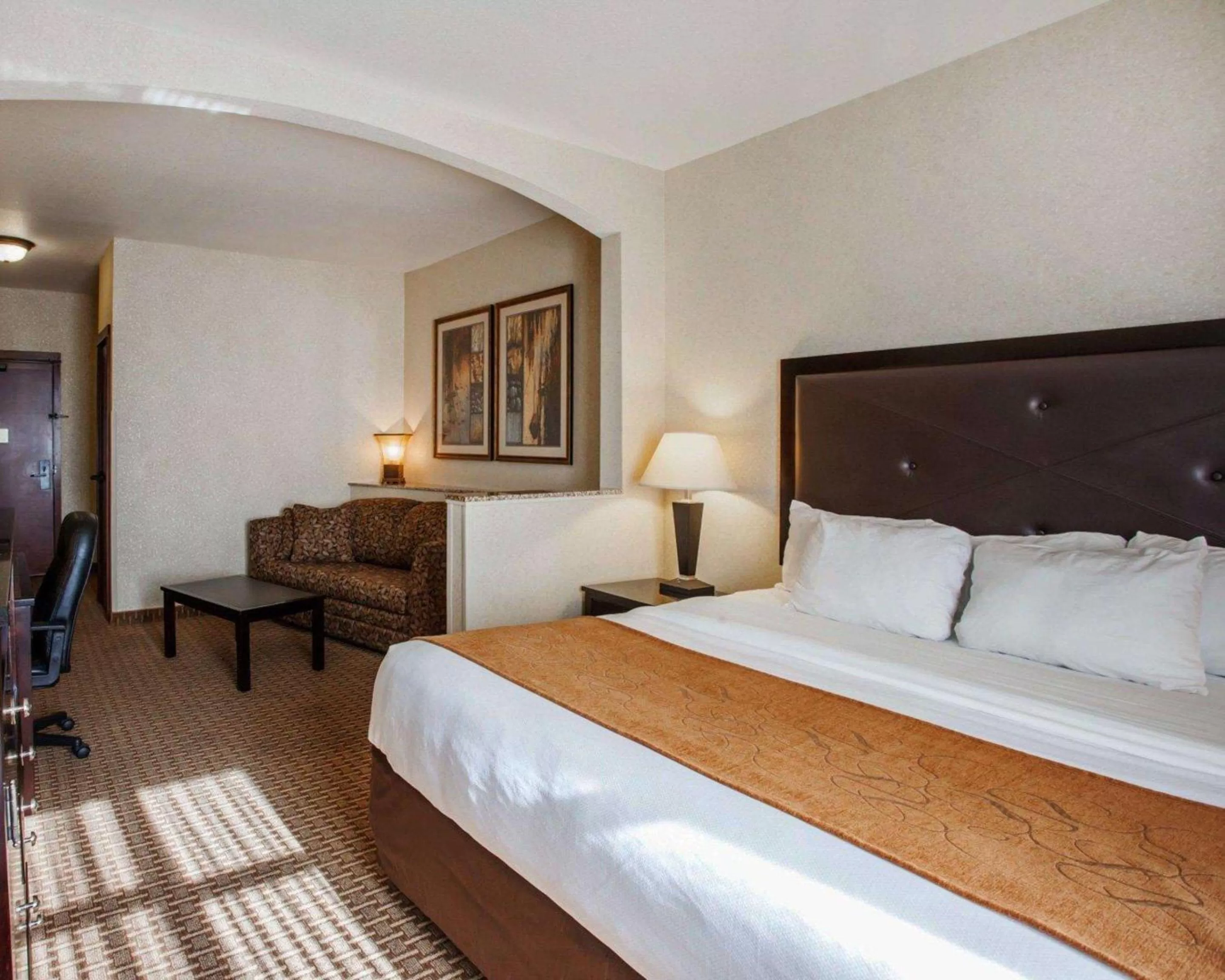 Photo of the whole room, Bed in Comfort Suites Moses Lake