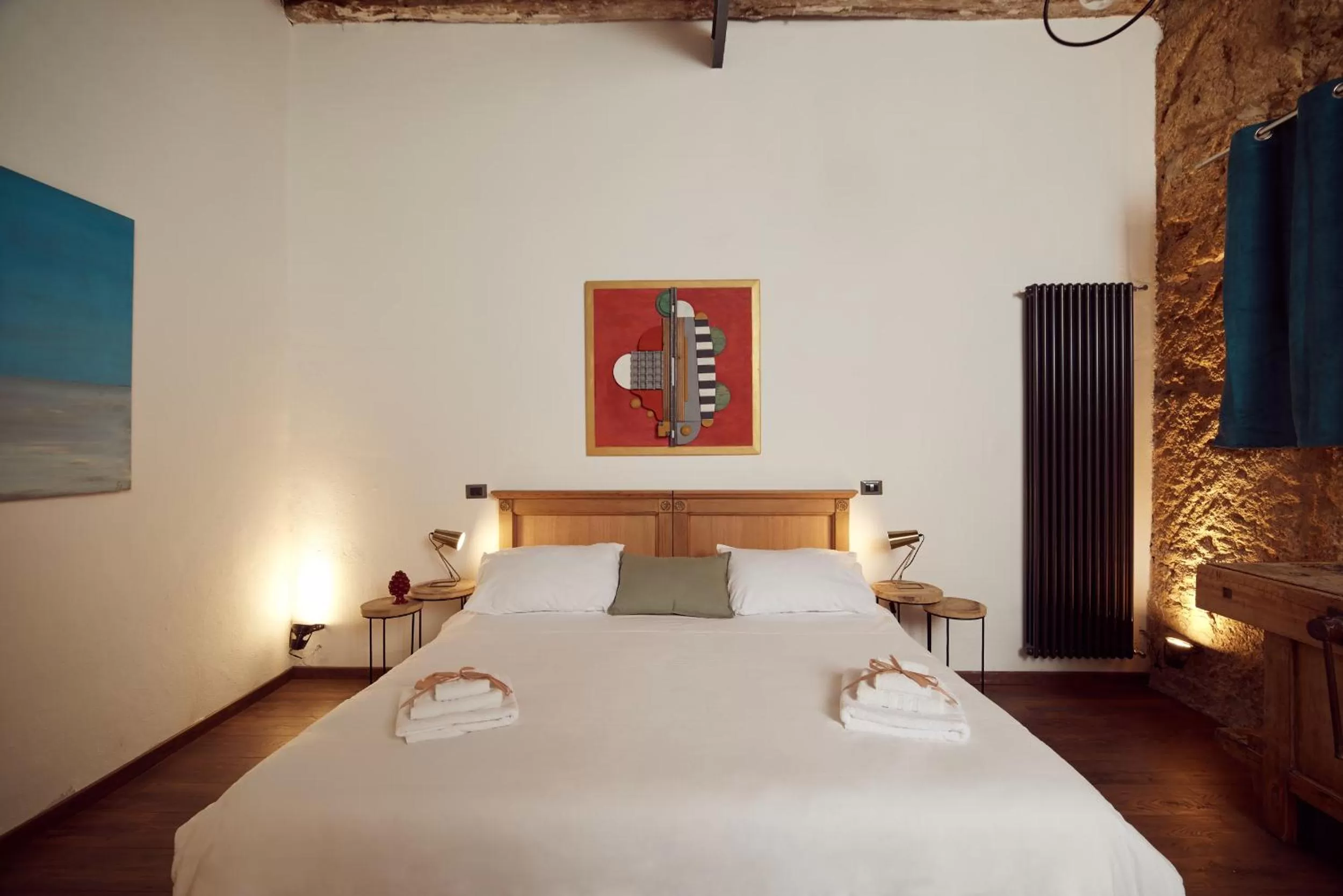 Photo of the whole room, Bed in L' Hôtellerie Easy Suites