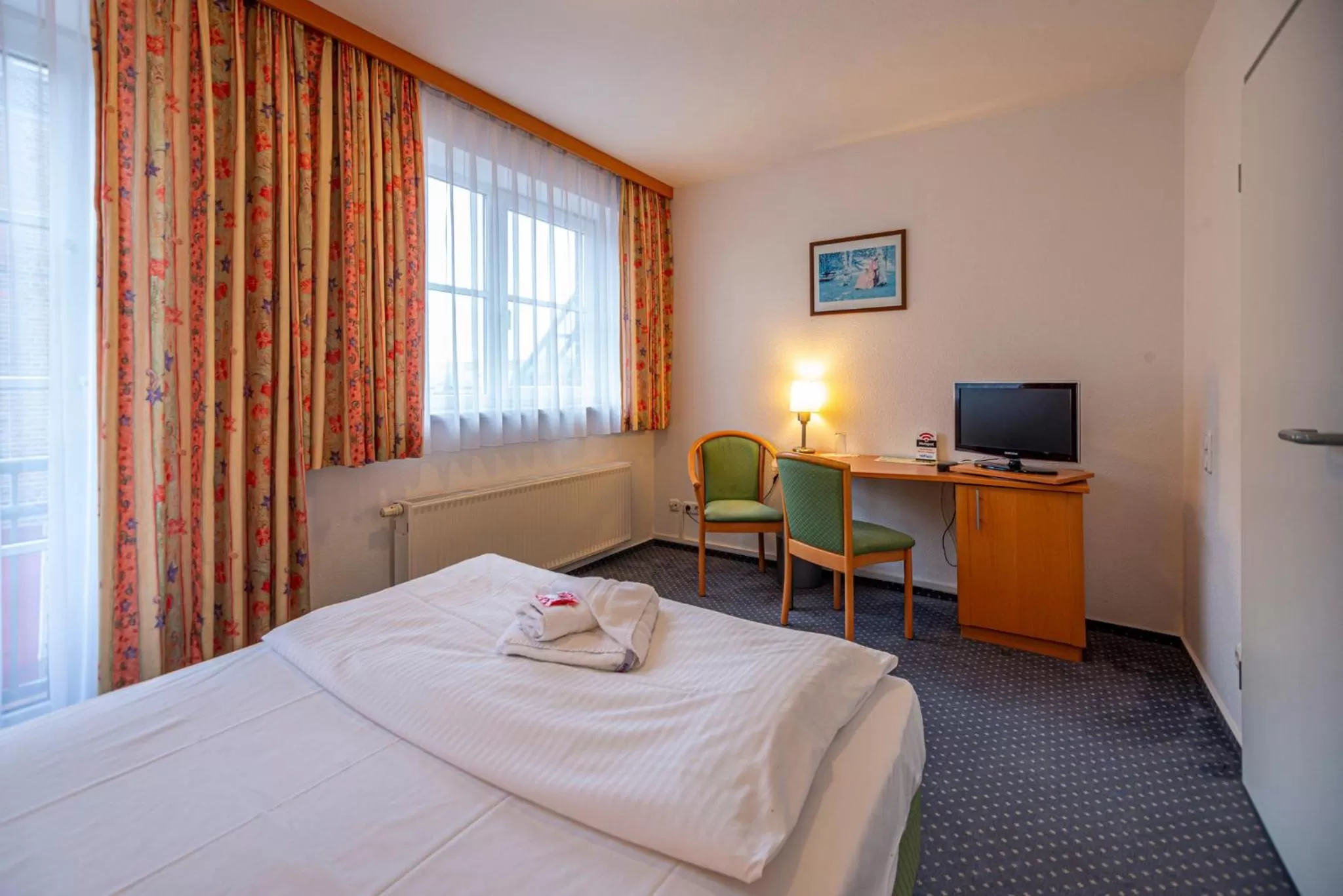 Photo of the whole room, Bed in Hotel Rostock West im "Kritzmow Park"