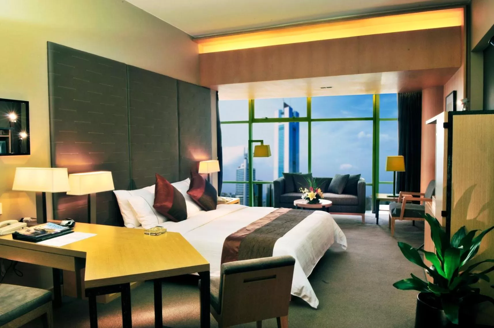 Photo of the whole room, Bed in Jianguo Hotel Guangzhou
