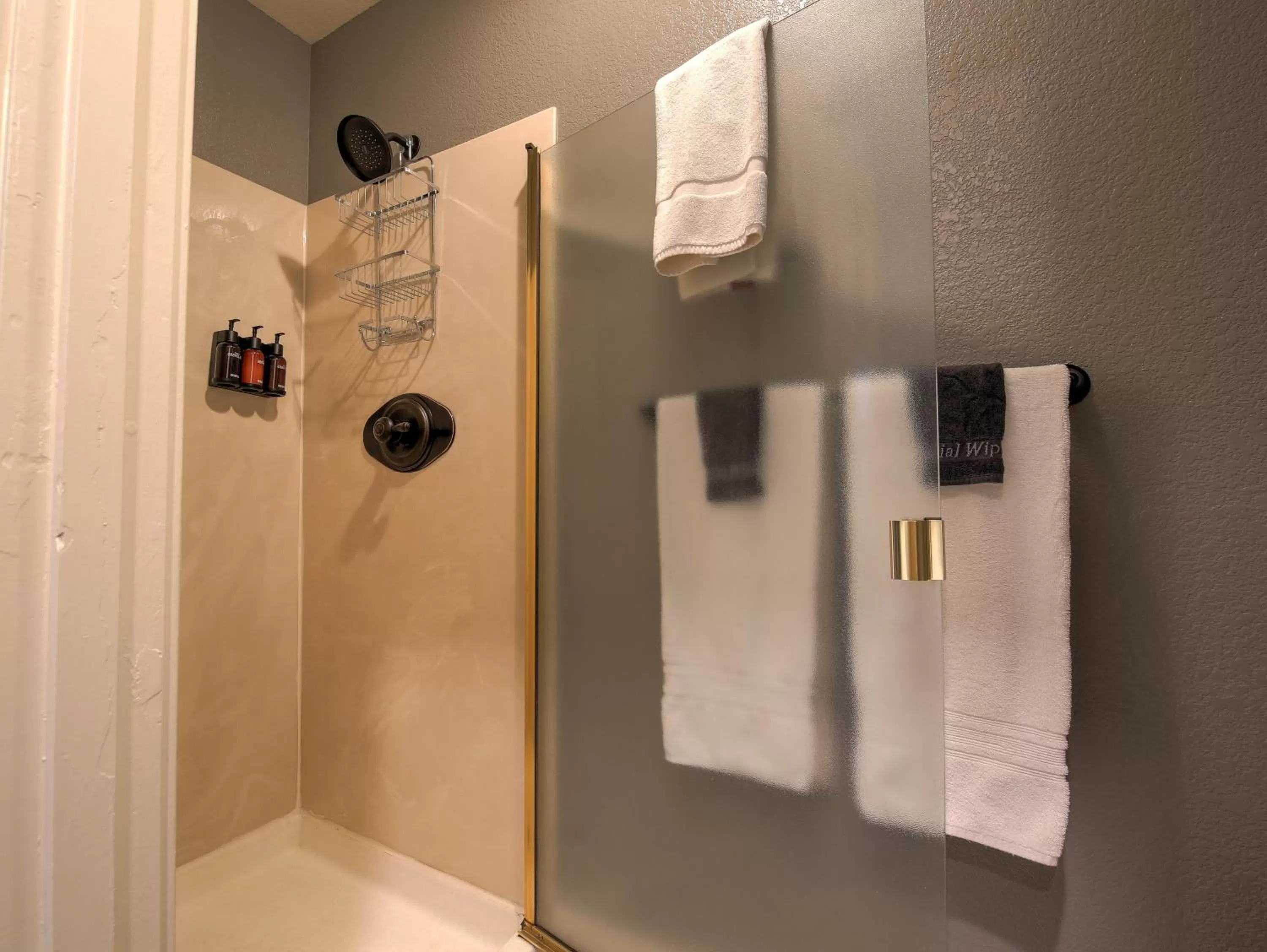 Bathroom in The Groveland Hotel