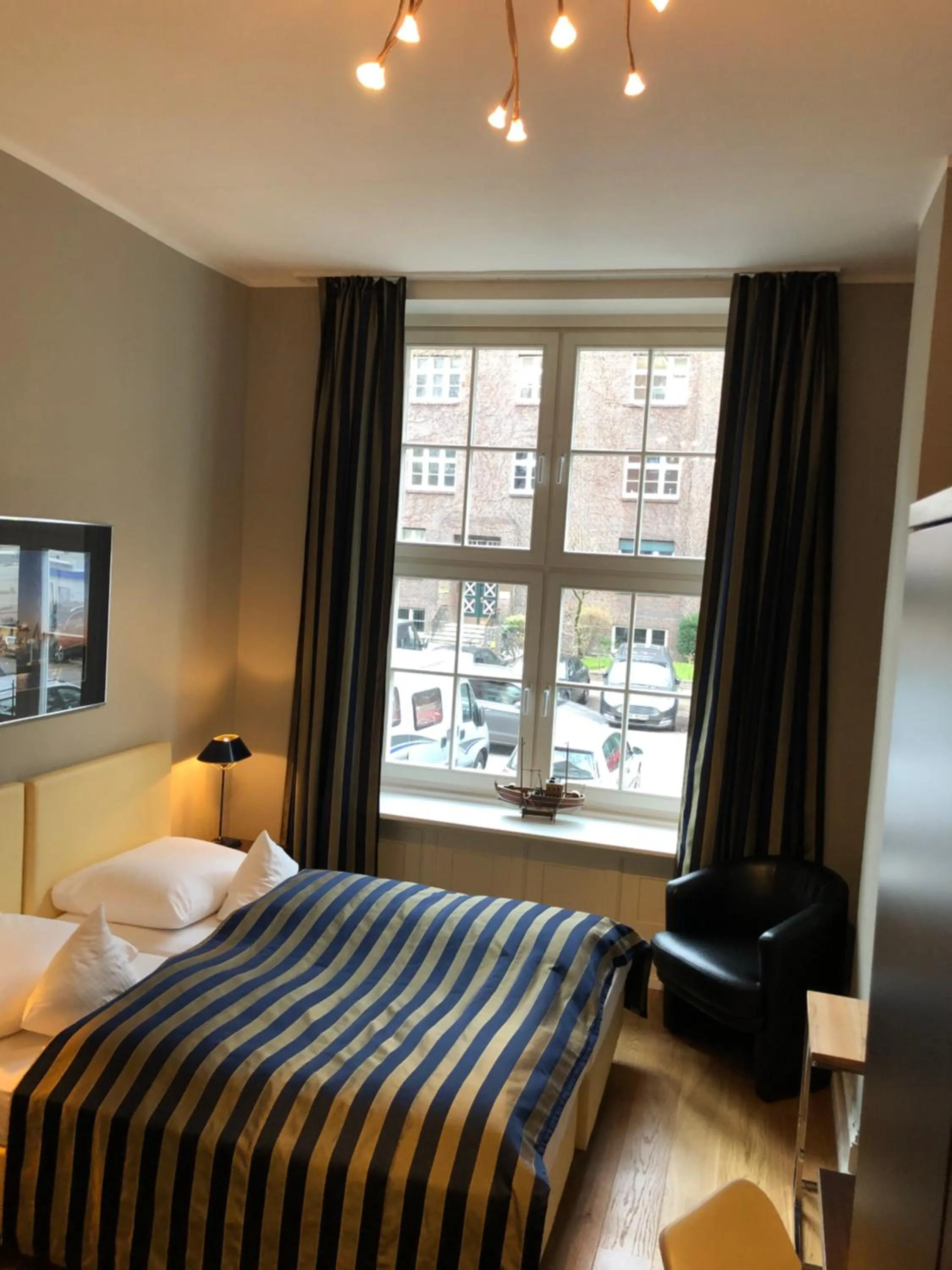 Photo of the whole room, Bed in Hotel Wagner im Dammtorpalais