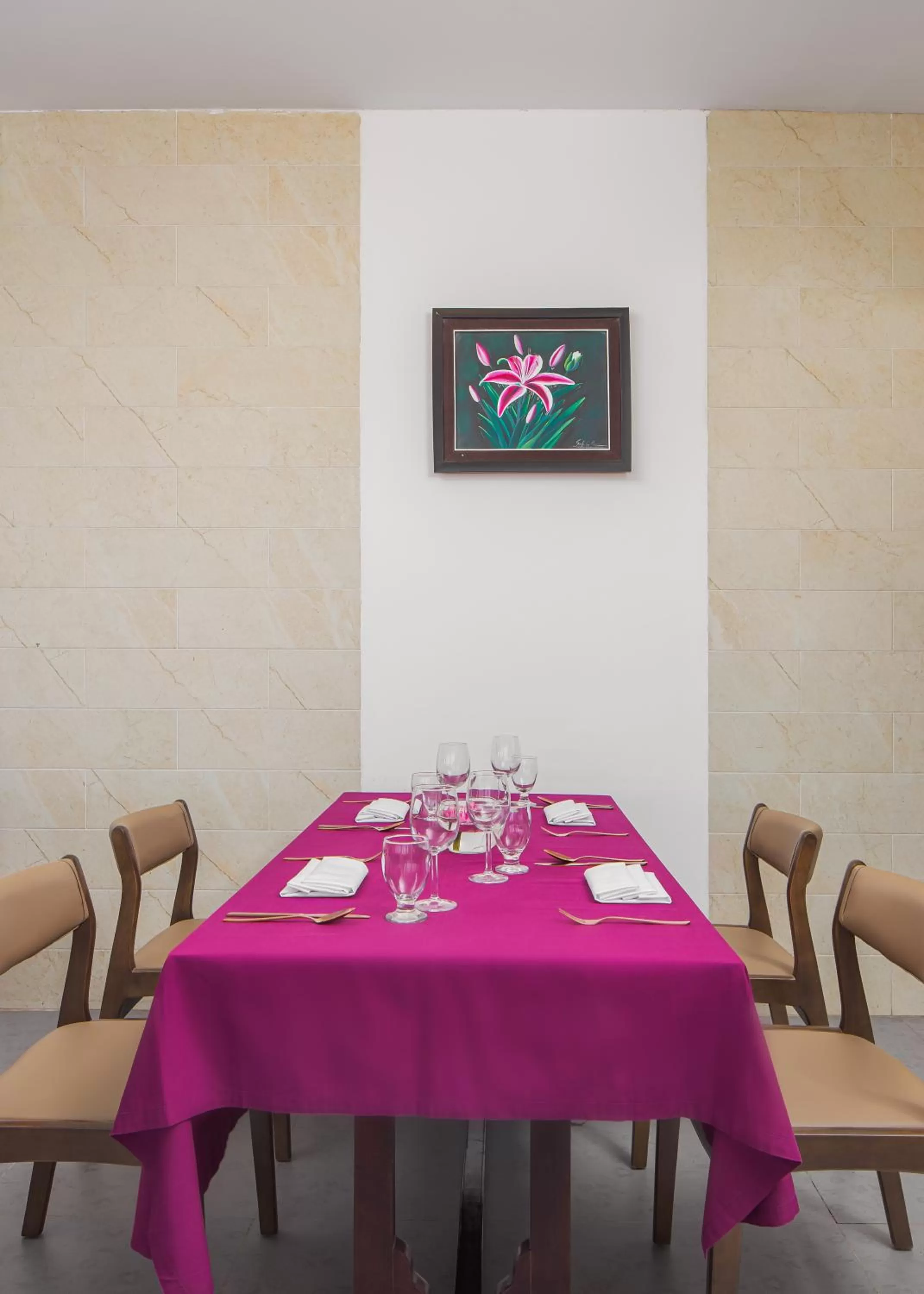 Restaurant/places to eat in Altos Hotel