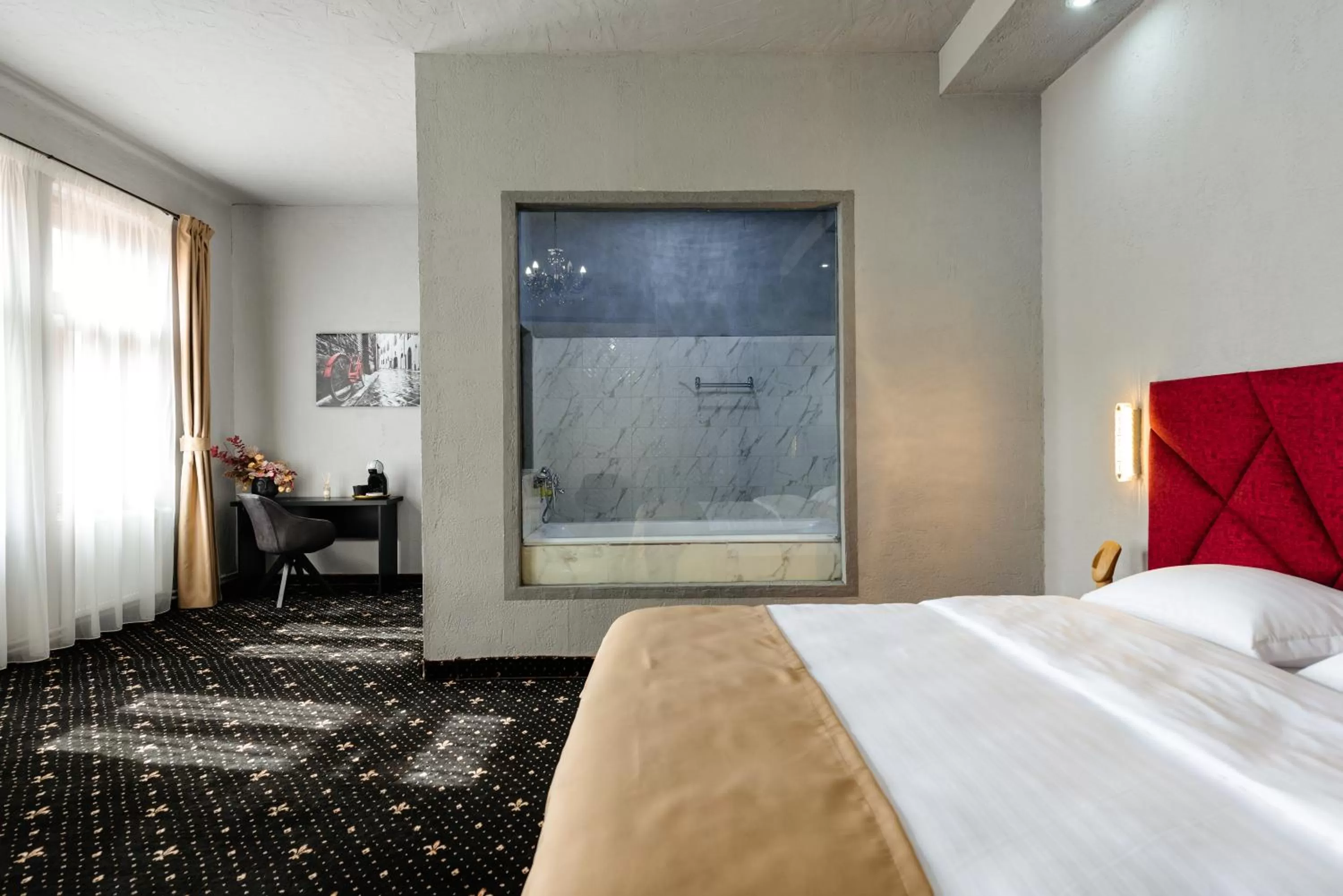 Bedroom, Bed in Palace Bulevard Inn