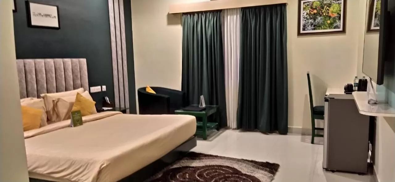 Bedroom, Bed in HOTEL ROYAL GRANDE