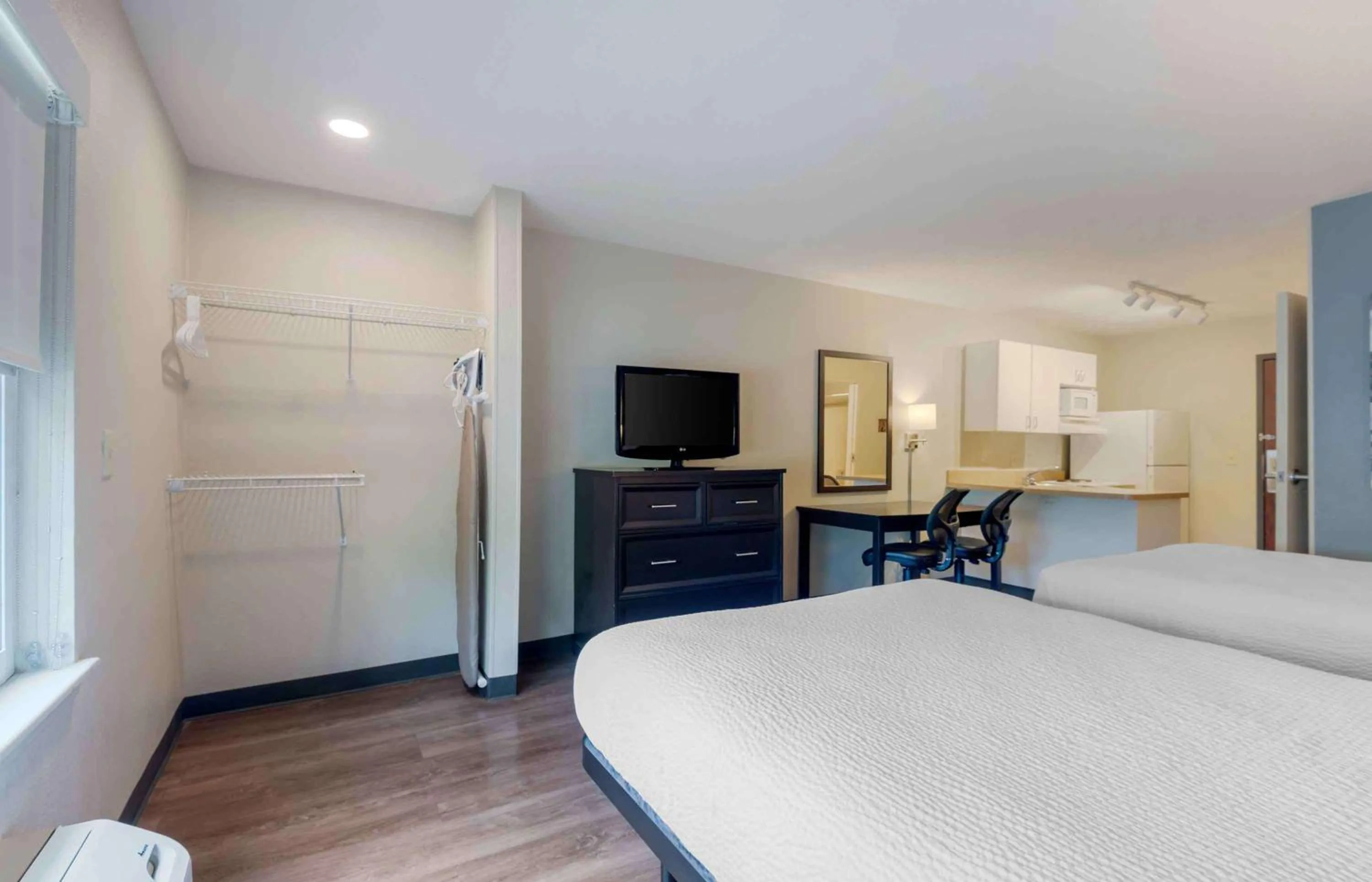 Bedroom, Bed in Extended Stay America Suites - Charlotte - University Place