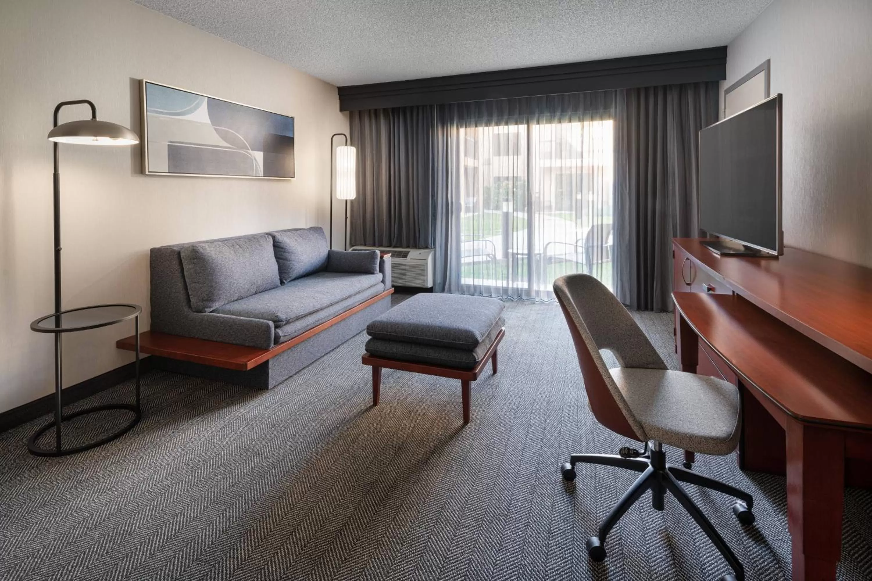 Living room in Courtyard by Marriott Los Angeles Hacienda Heights Orange County
