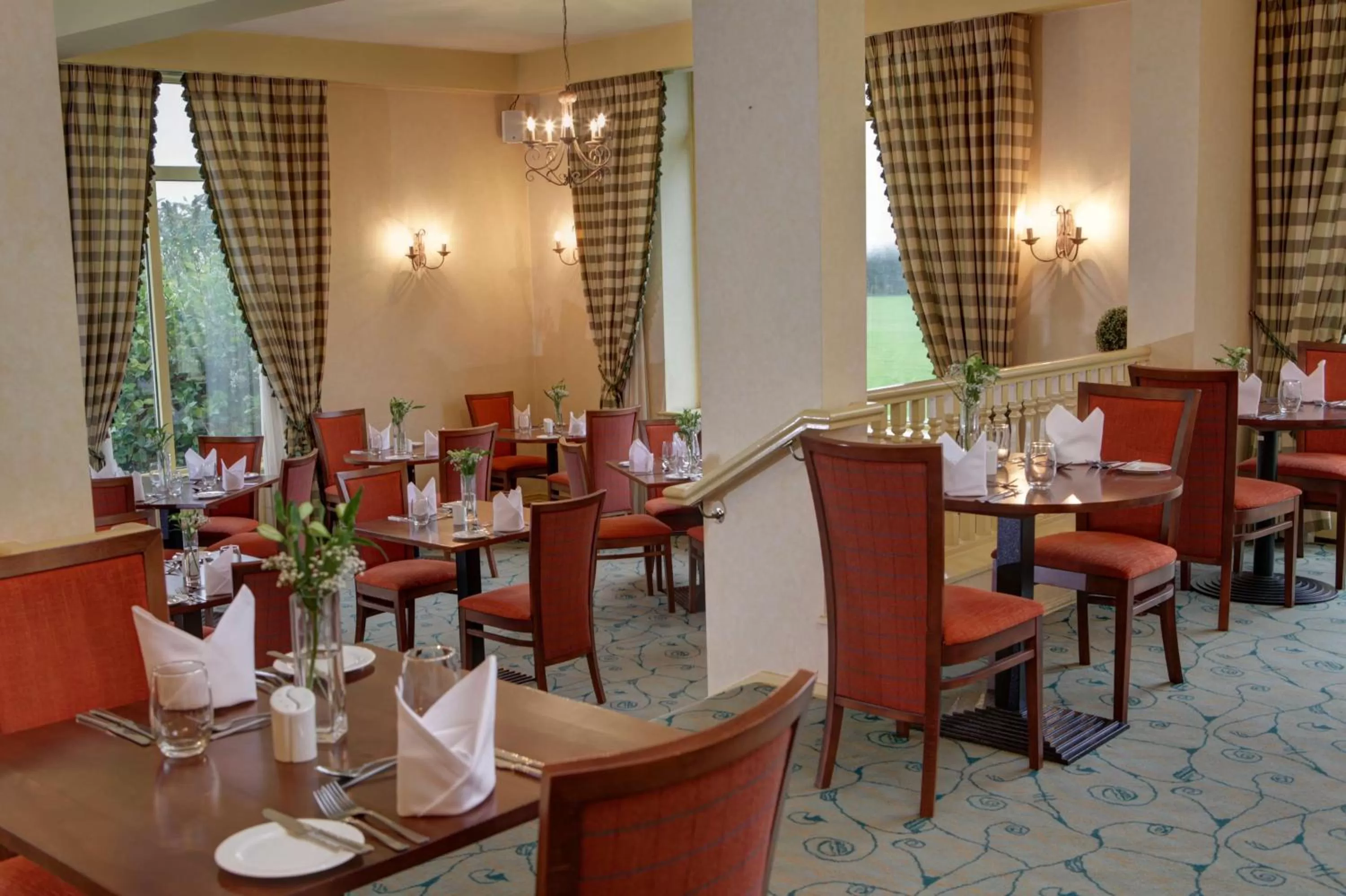 Restaurant/places to eat in Knights Hill Hotel & Spa