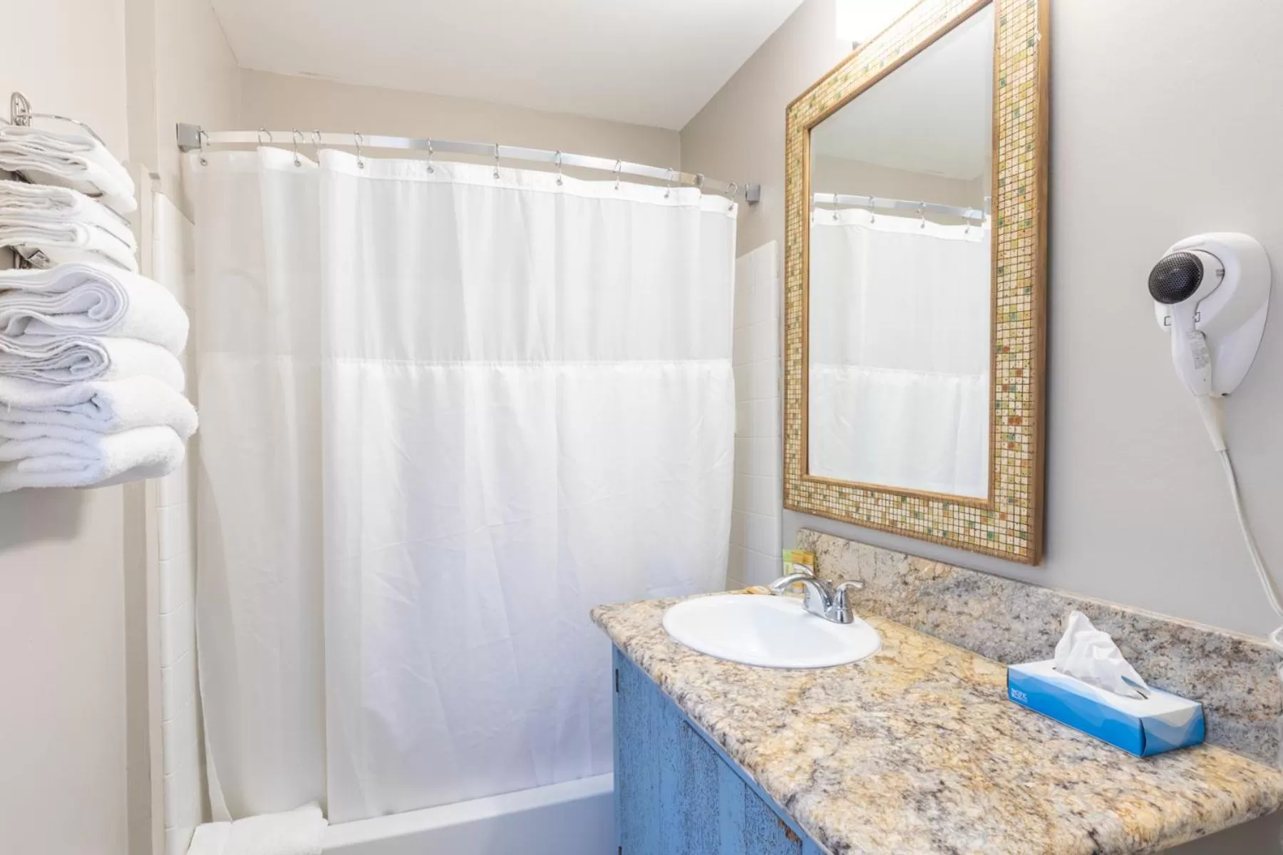 Bathroom in Vineyard Valley Inn