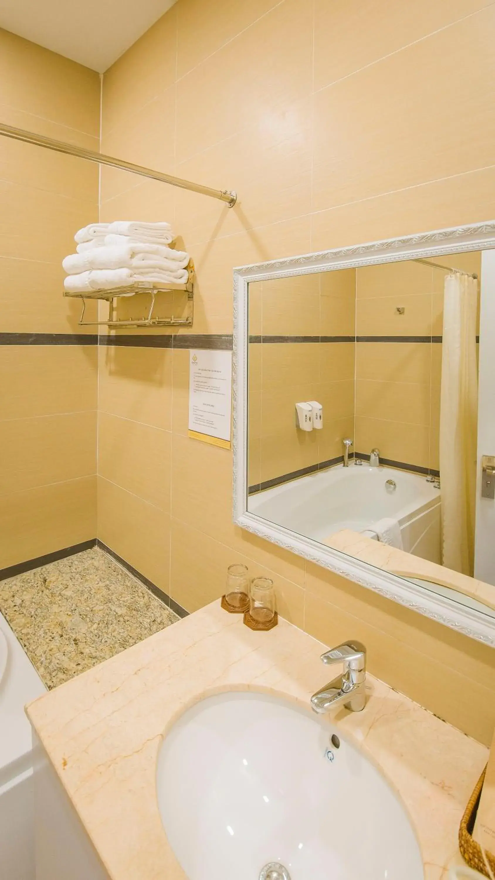 Deluxe Double Room with Balcony in Hotel Du Lys Deluxe Double Room with Balcony in Hotel Du Lys