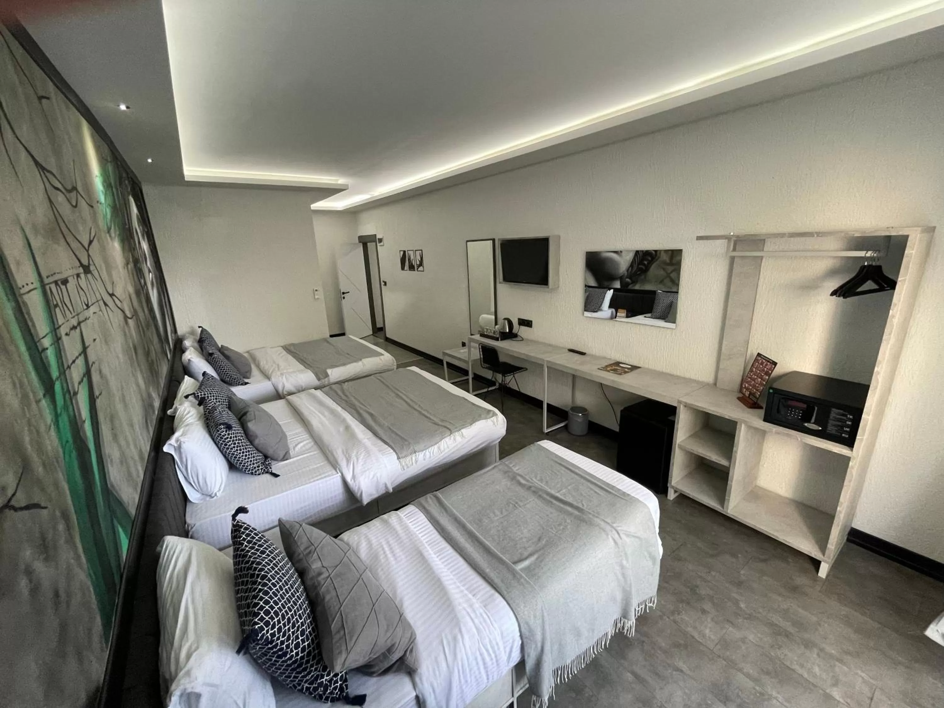 Photo of the whole room, Bed in Melanj Airport Hotel