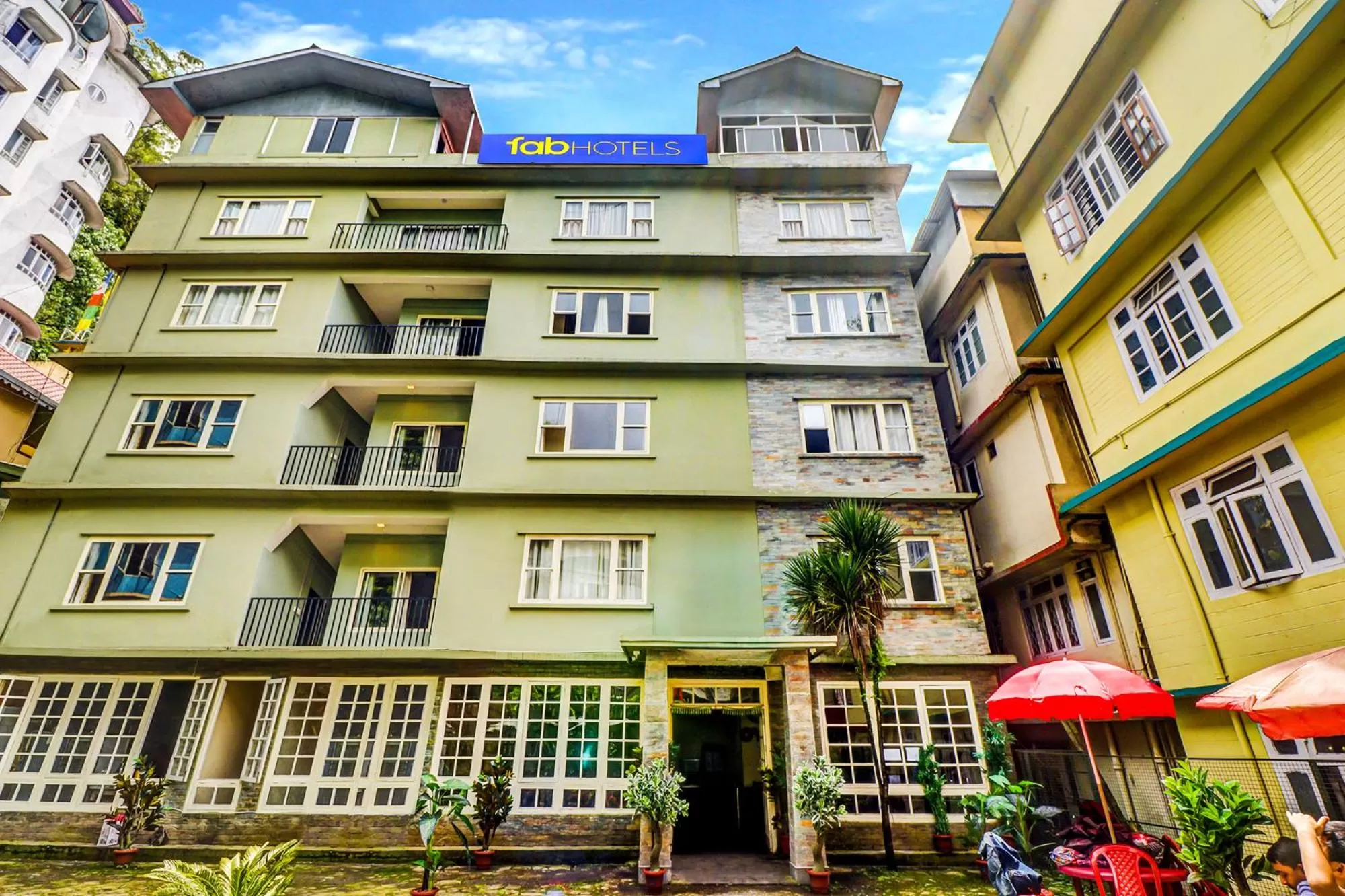 Property building in FabHotel Oak Ridge Retreat I