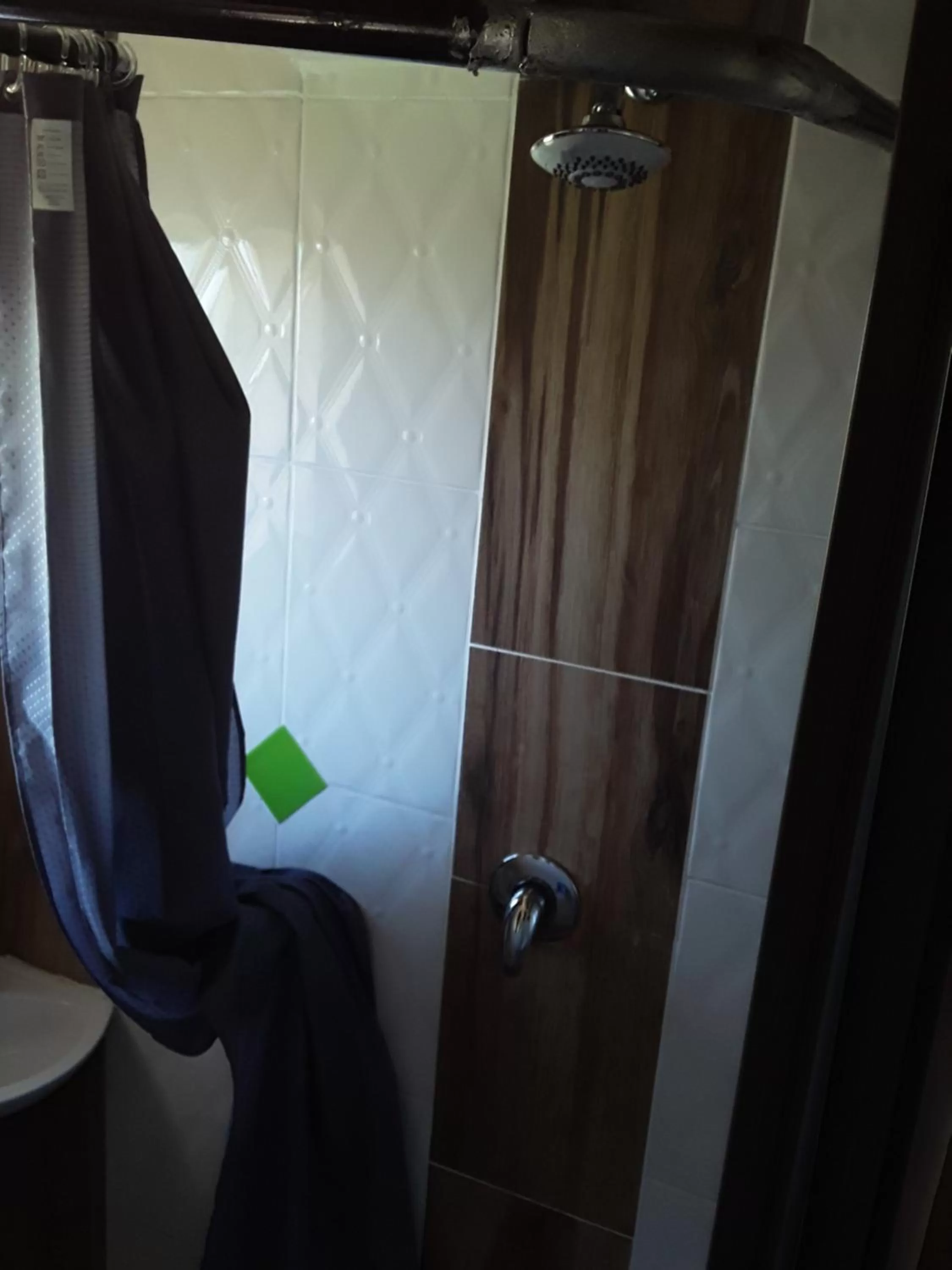 Shower, Bathroom in Vuya Nathi Bed and Breakfast