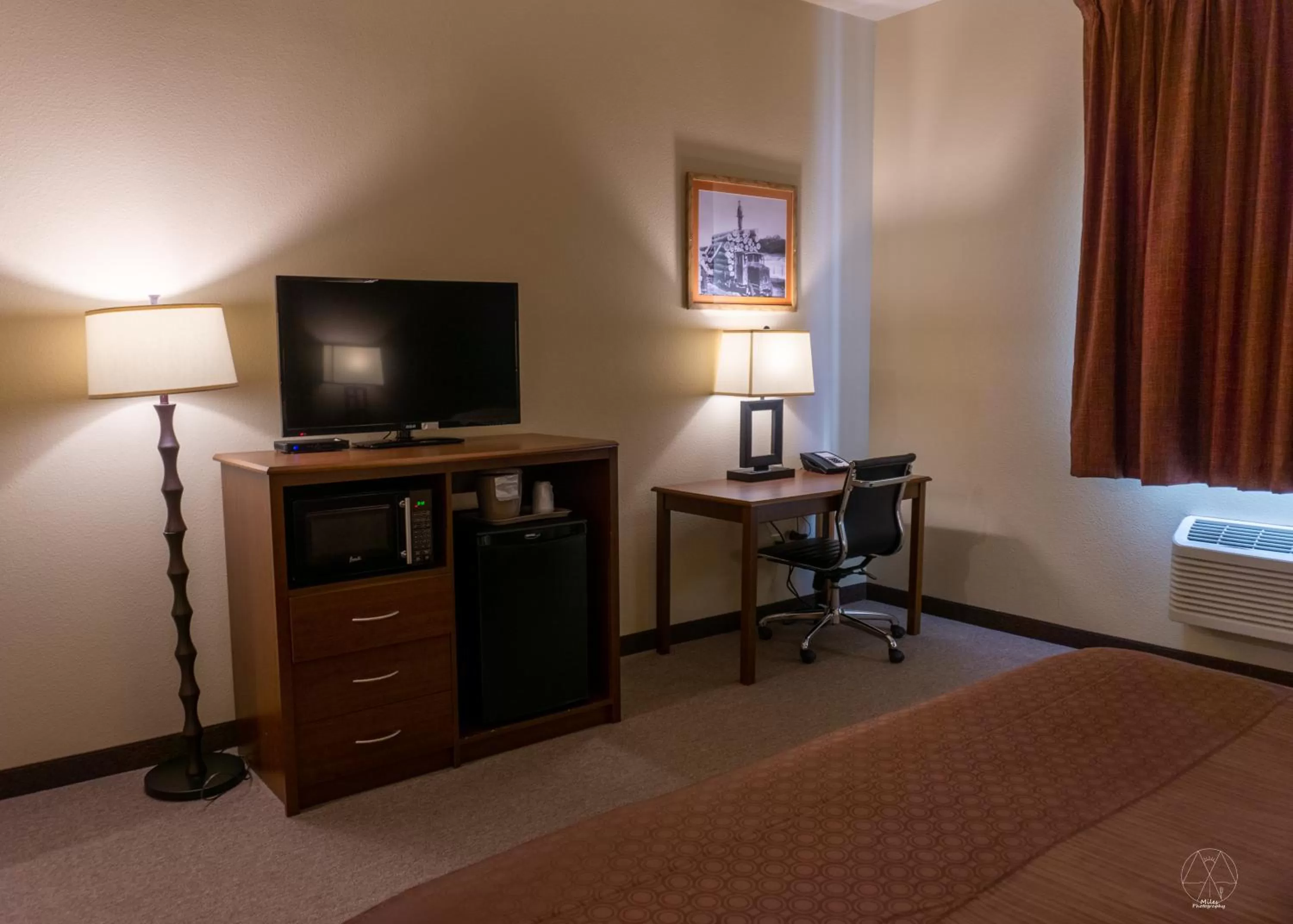 TV and multimedia, Bed in Newcastle Lodge & Convention Center