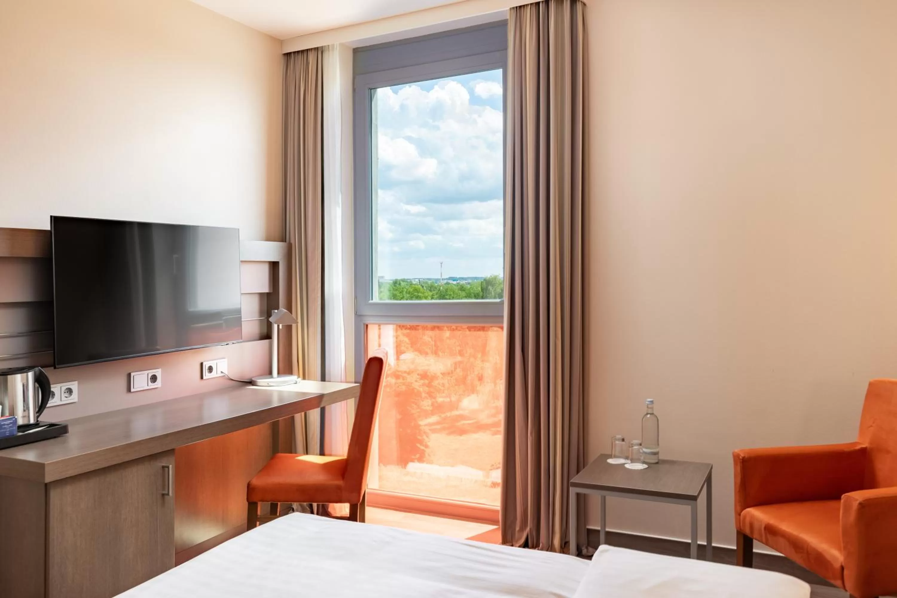 Photo of the whole room, Bed in IntercityHotel Berlin Airport Area North