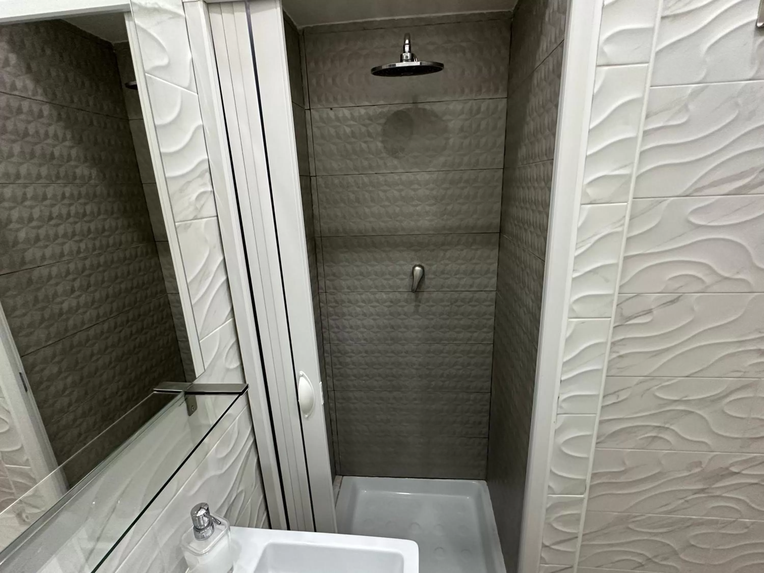 Shower, Bathroom in Archivio Storico Napoli Centro