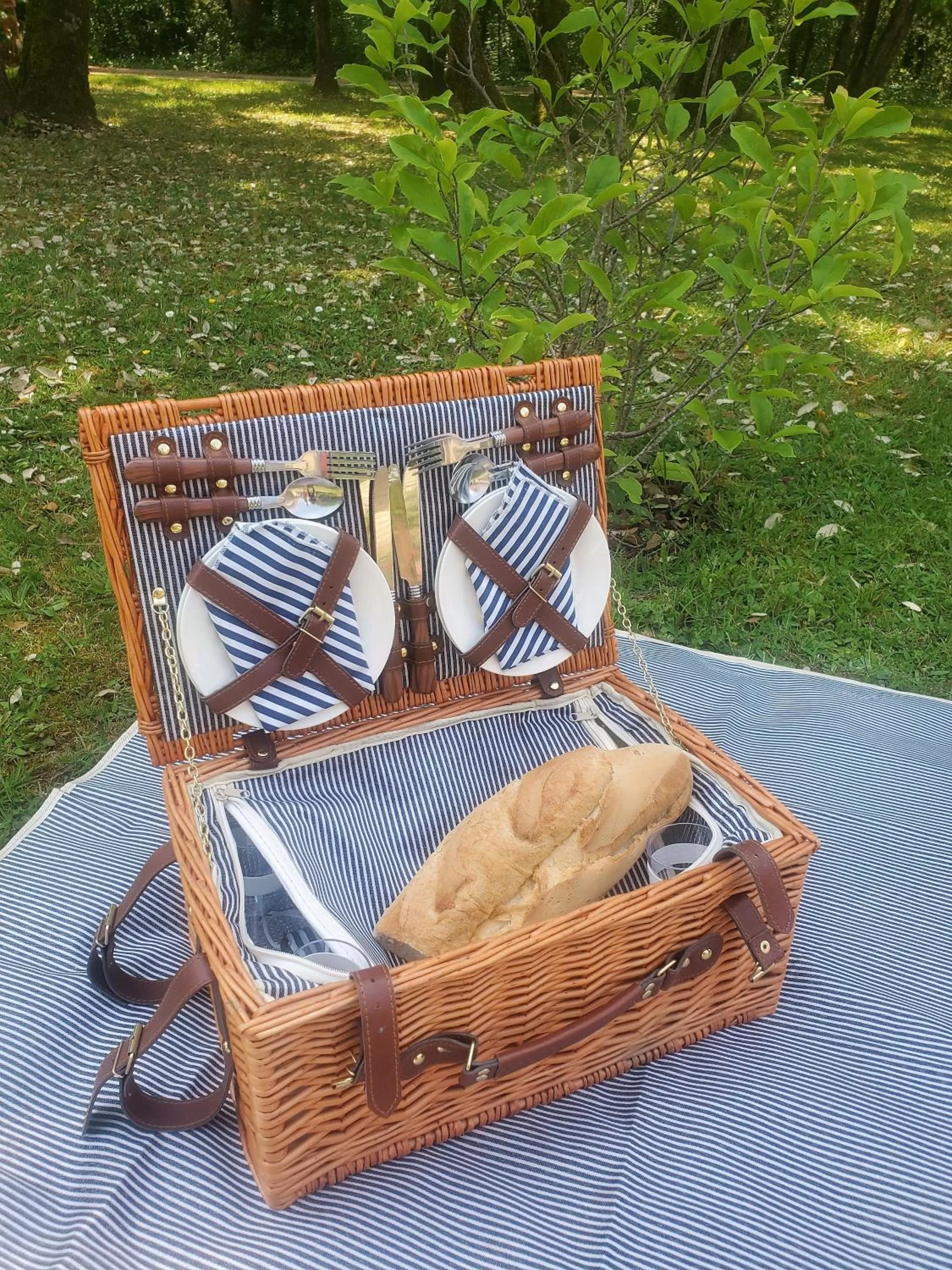 Restaurant/places to eat in Aux Couleurs d'Esteil