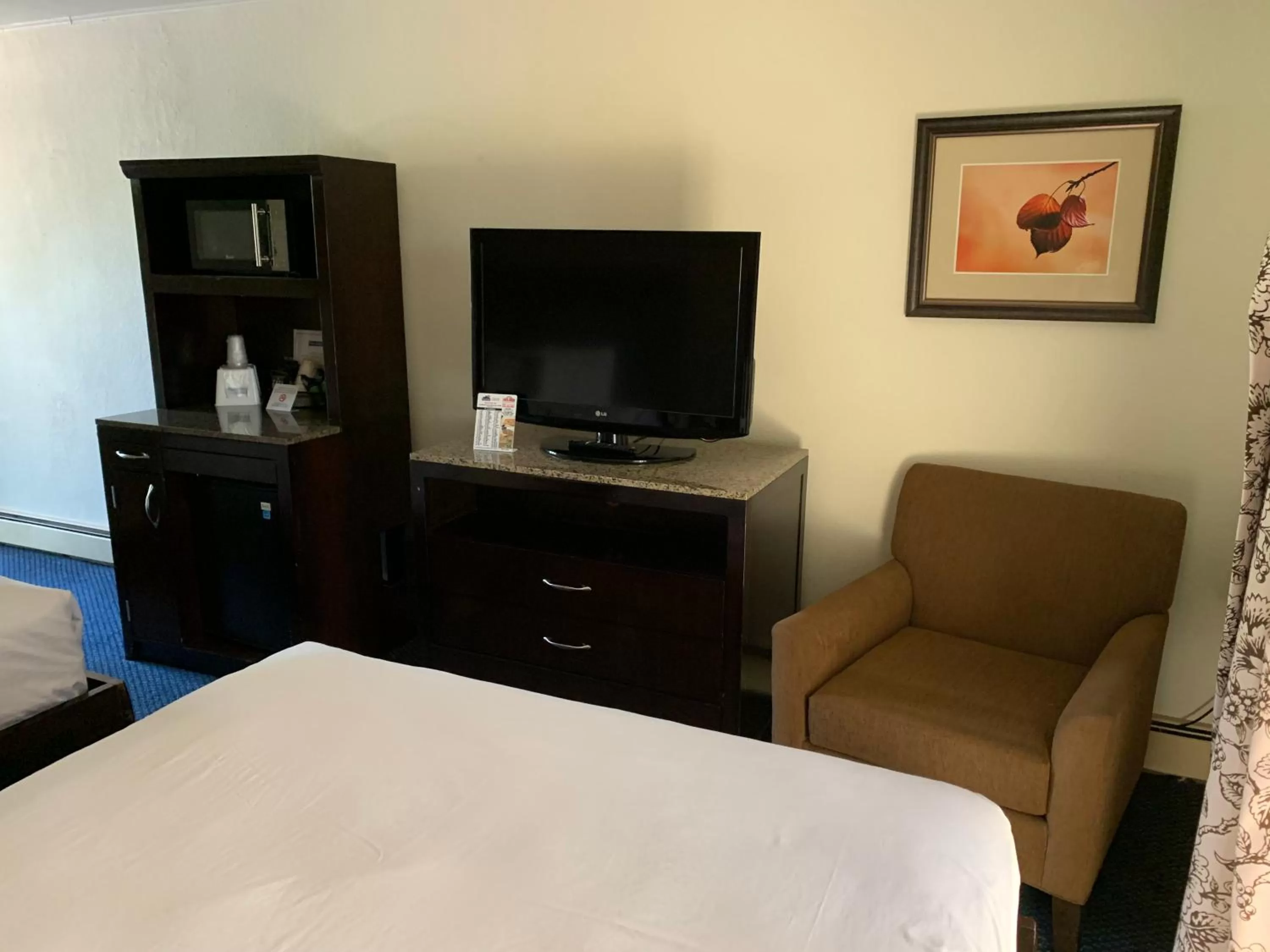 TV and multimedia, Bed in Travelodge by Wyndham Rapid City