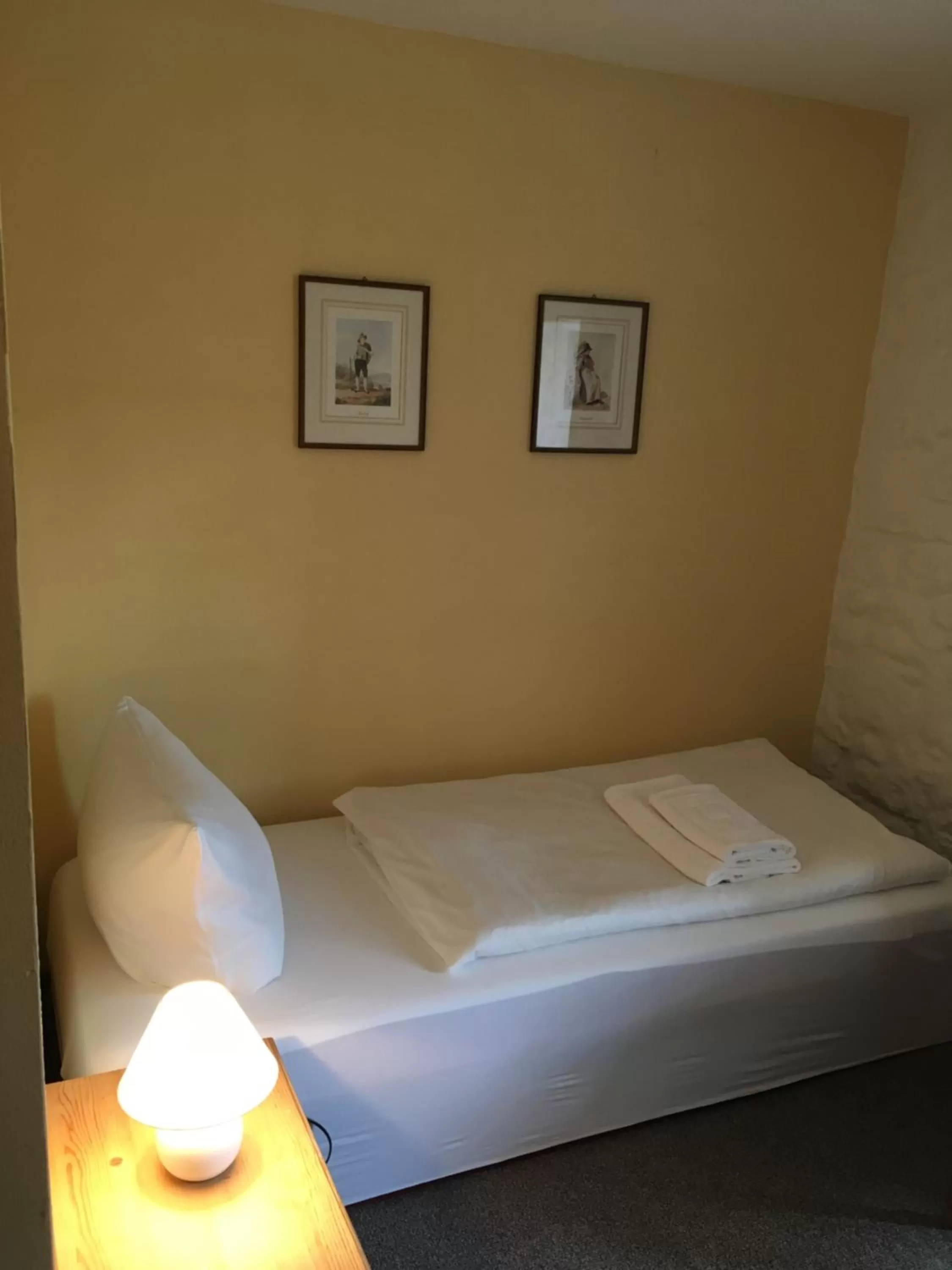 Bedroom, Bed in Kloster Hedersleben