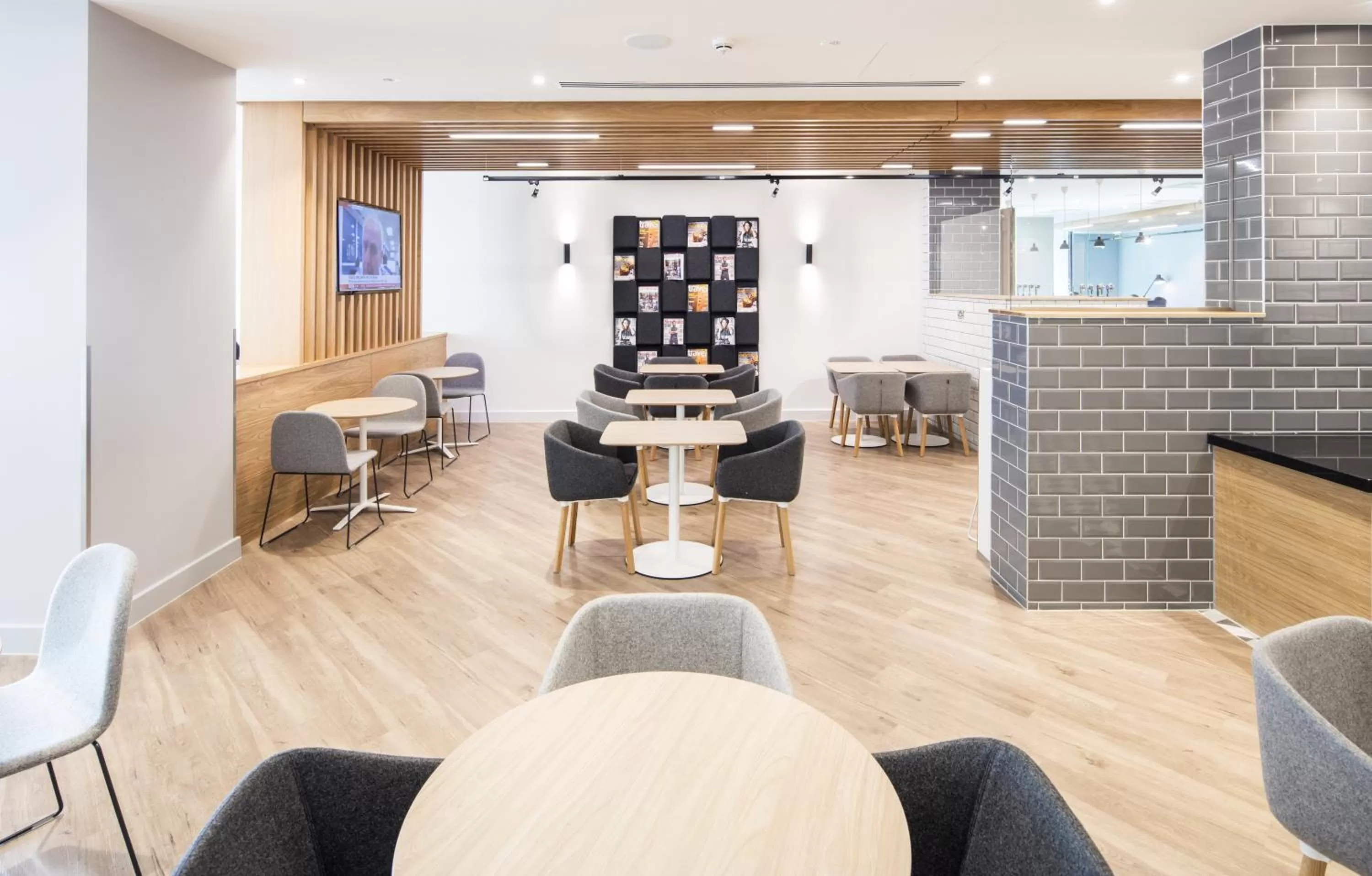 Restaurant/places to eat in Holiday Inn Express Dublin City Centre by IHG