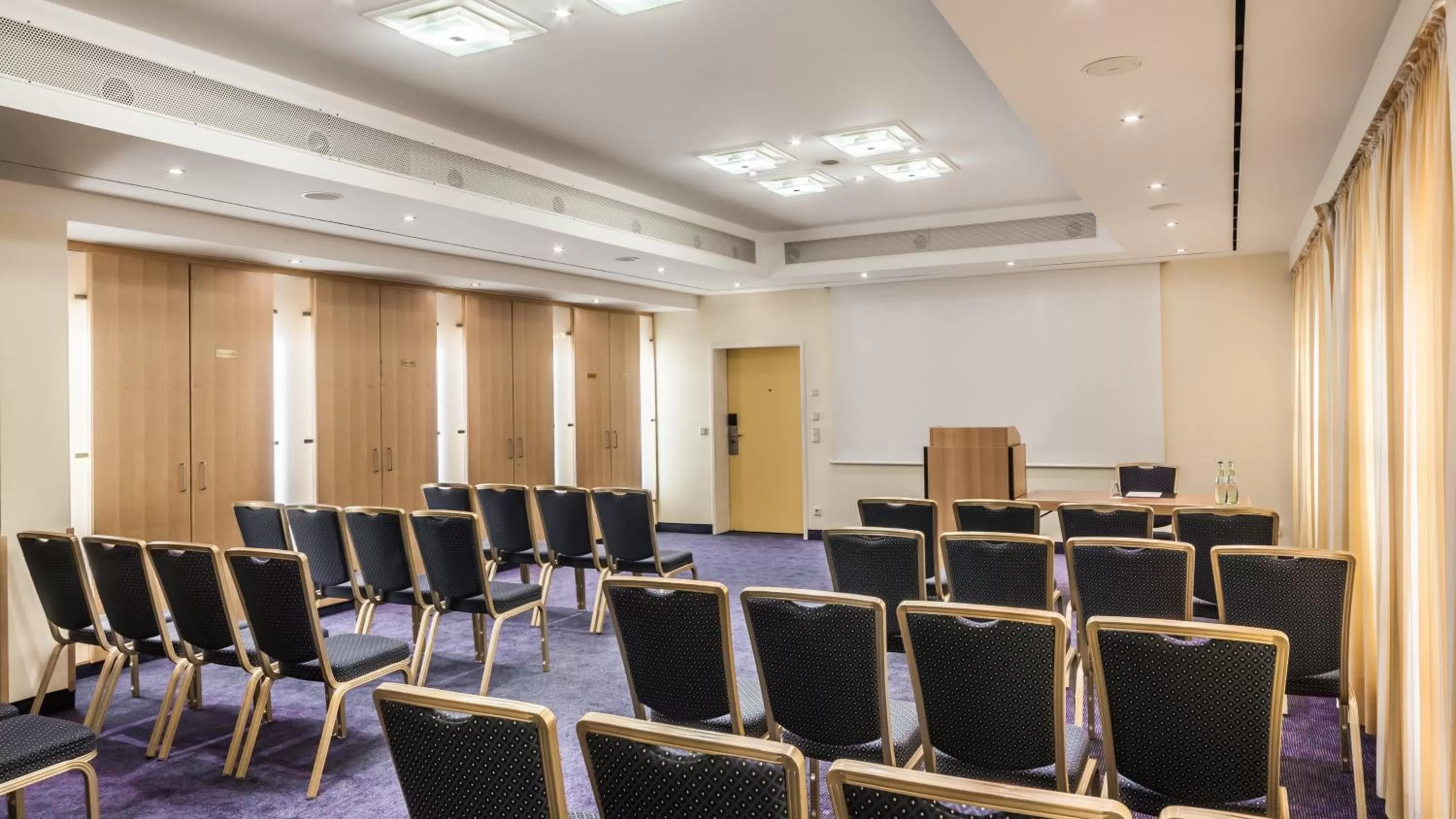 Meeting/conference room in Holiday Inn Munich - South by IHG