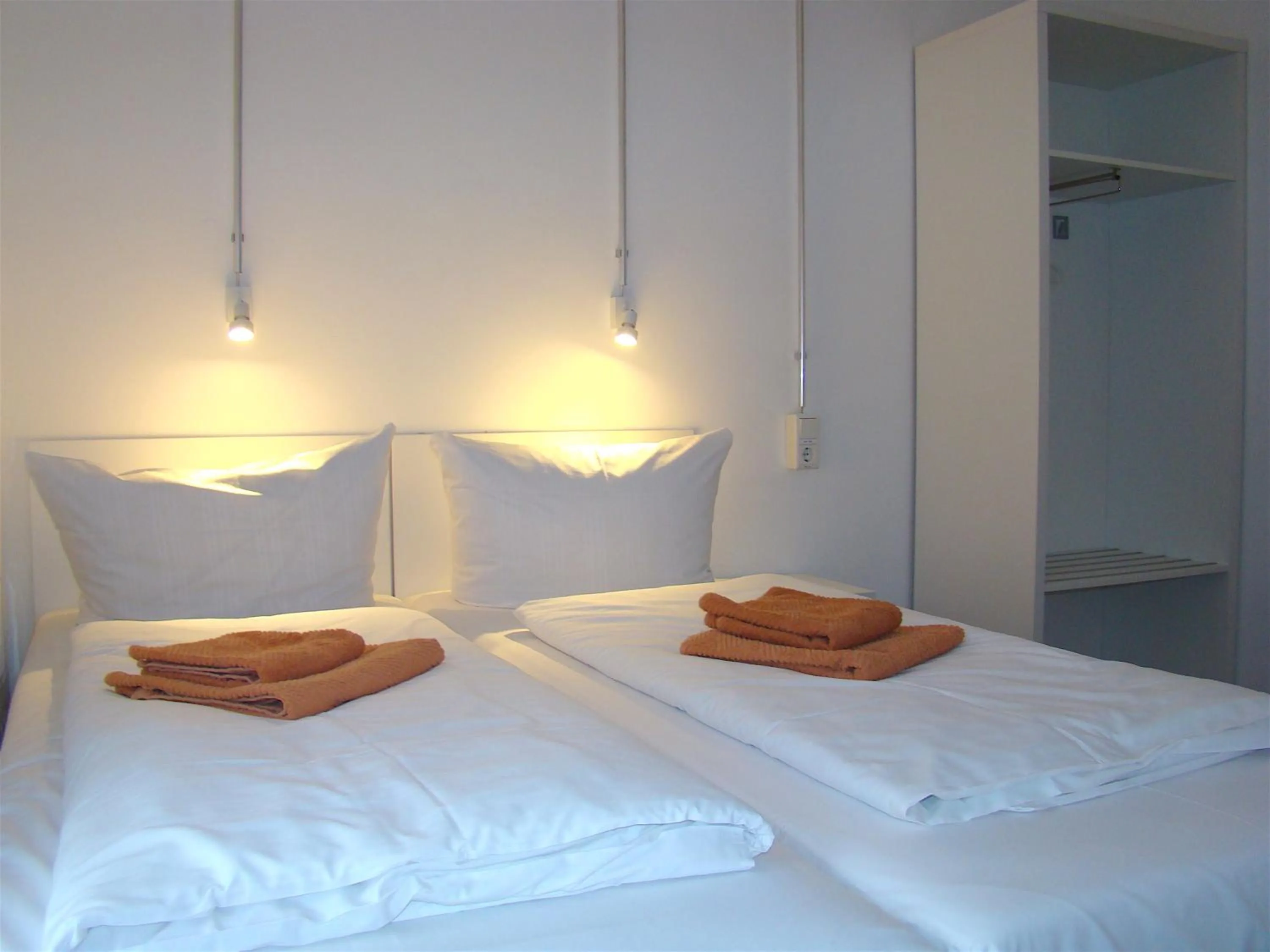 Bedroom, Bed in BNB near Brandenburg Gate - Rooms & Apartments