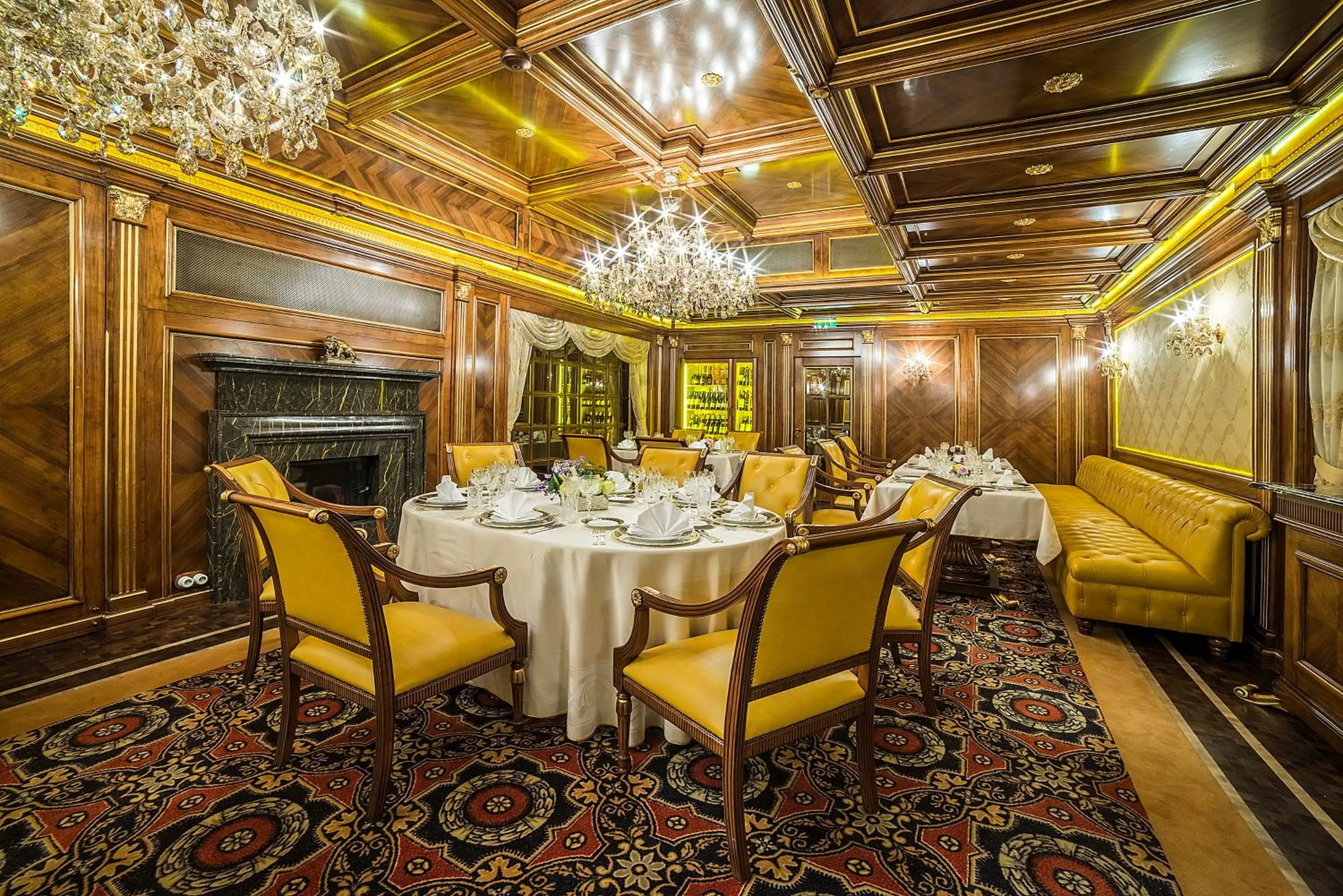 Restaurant/places to eat in Imperial Hotel & Restaurant