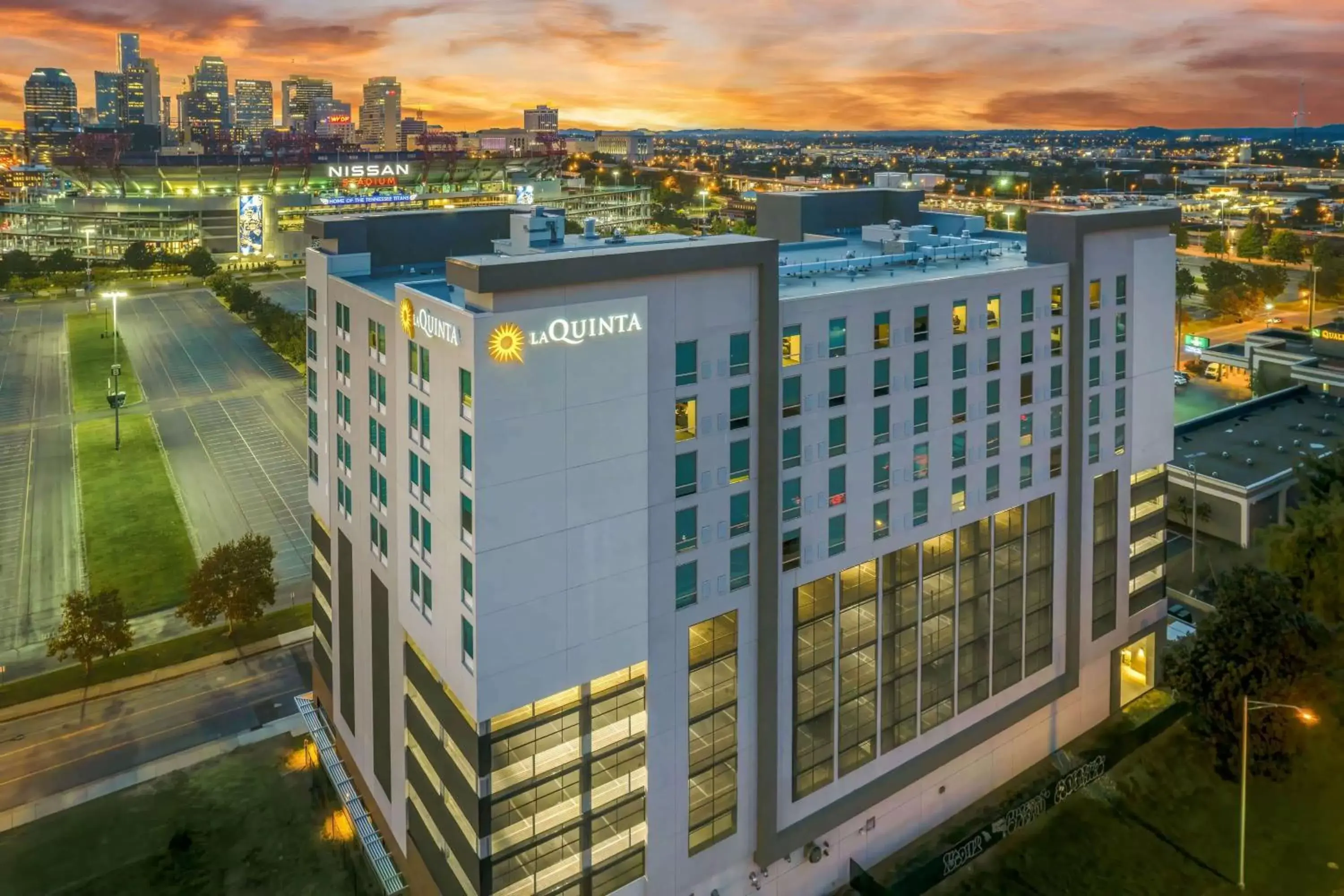 La Quinta Inn & Suites by Wyndham Nashville Downtown Stadium La Quinta Inn & Suites by Wyndham Nashville Downtown Stadium
