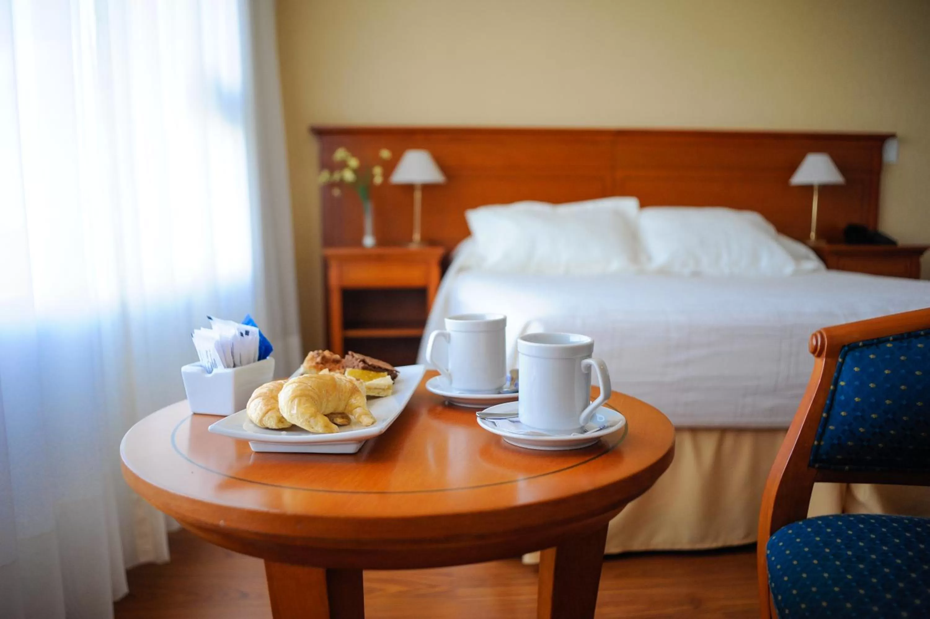 Bedroom, Bed in Yene hue