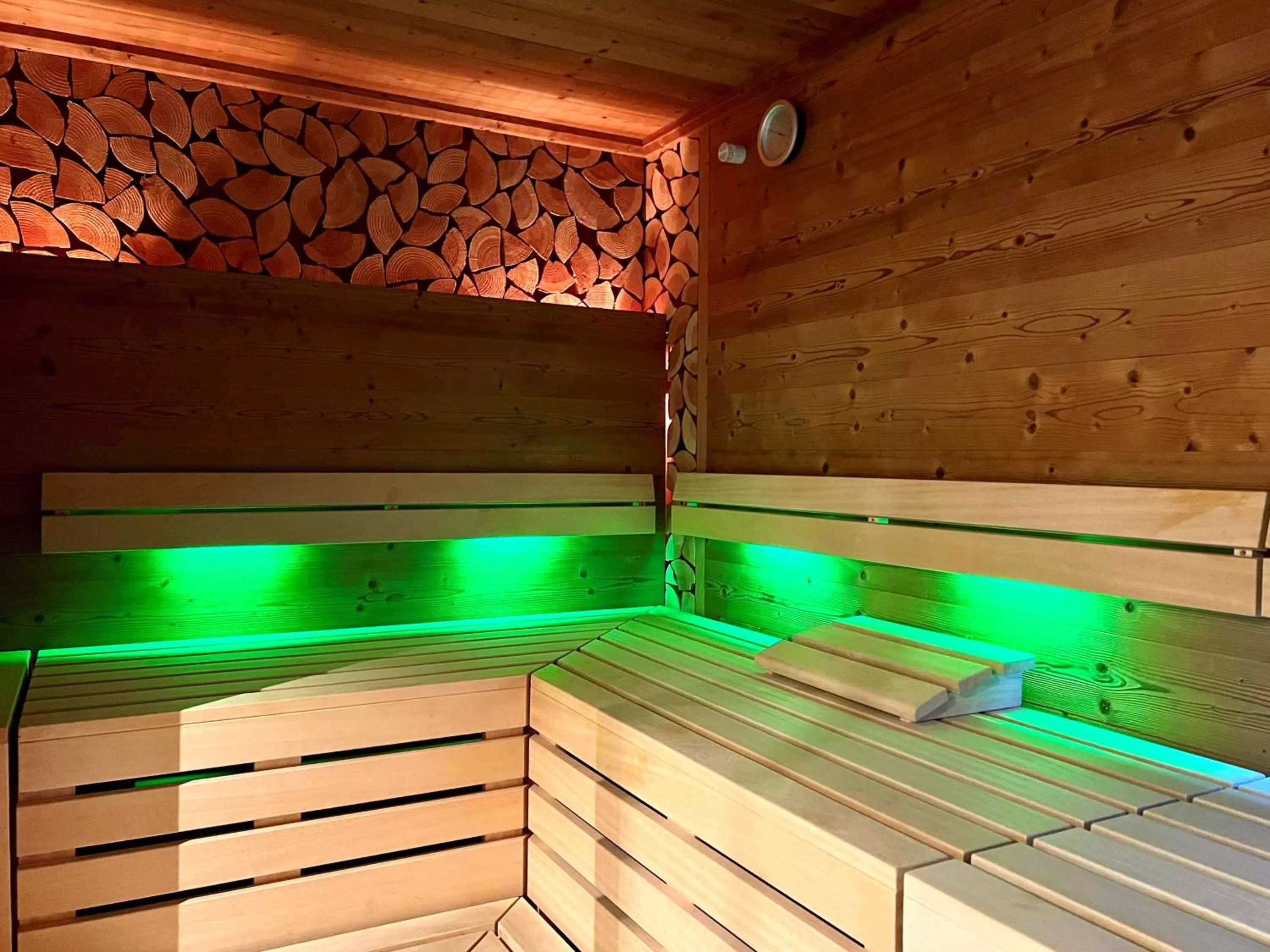 Sauna, Swimming Pool in Naturhotel Café Waldesruhe