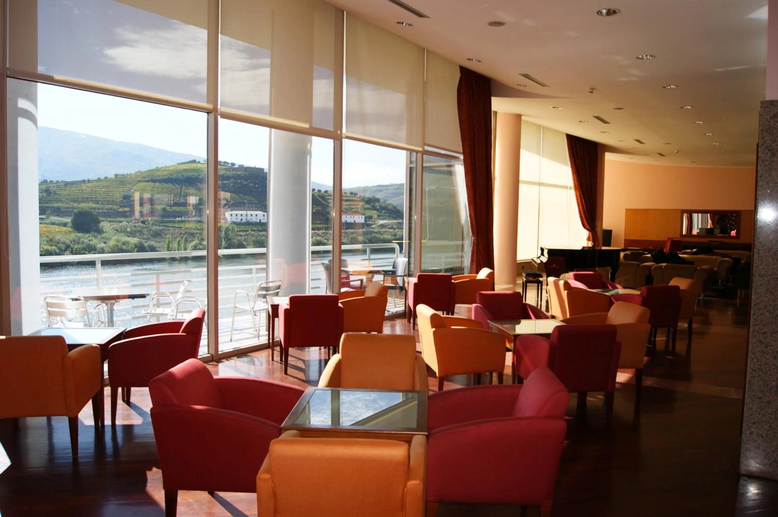 Lounge or bar in Hotel Regua Douro