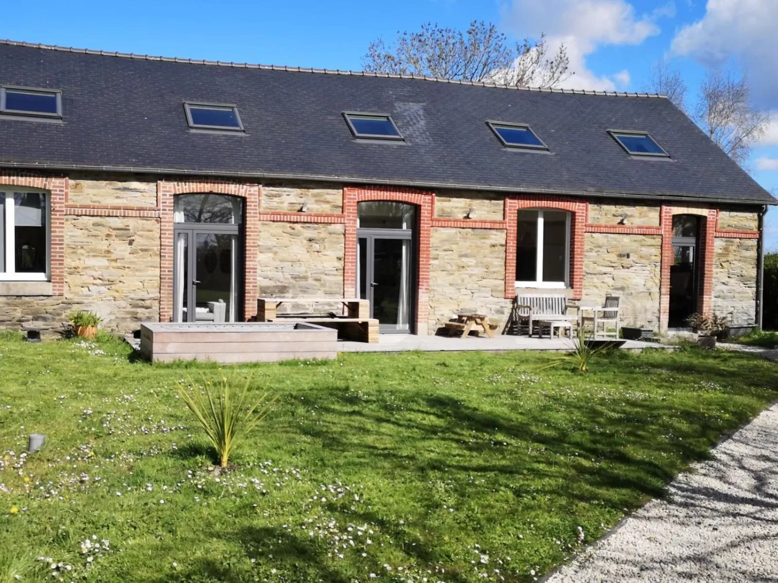 Property building in La Passerelle