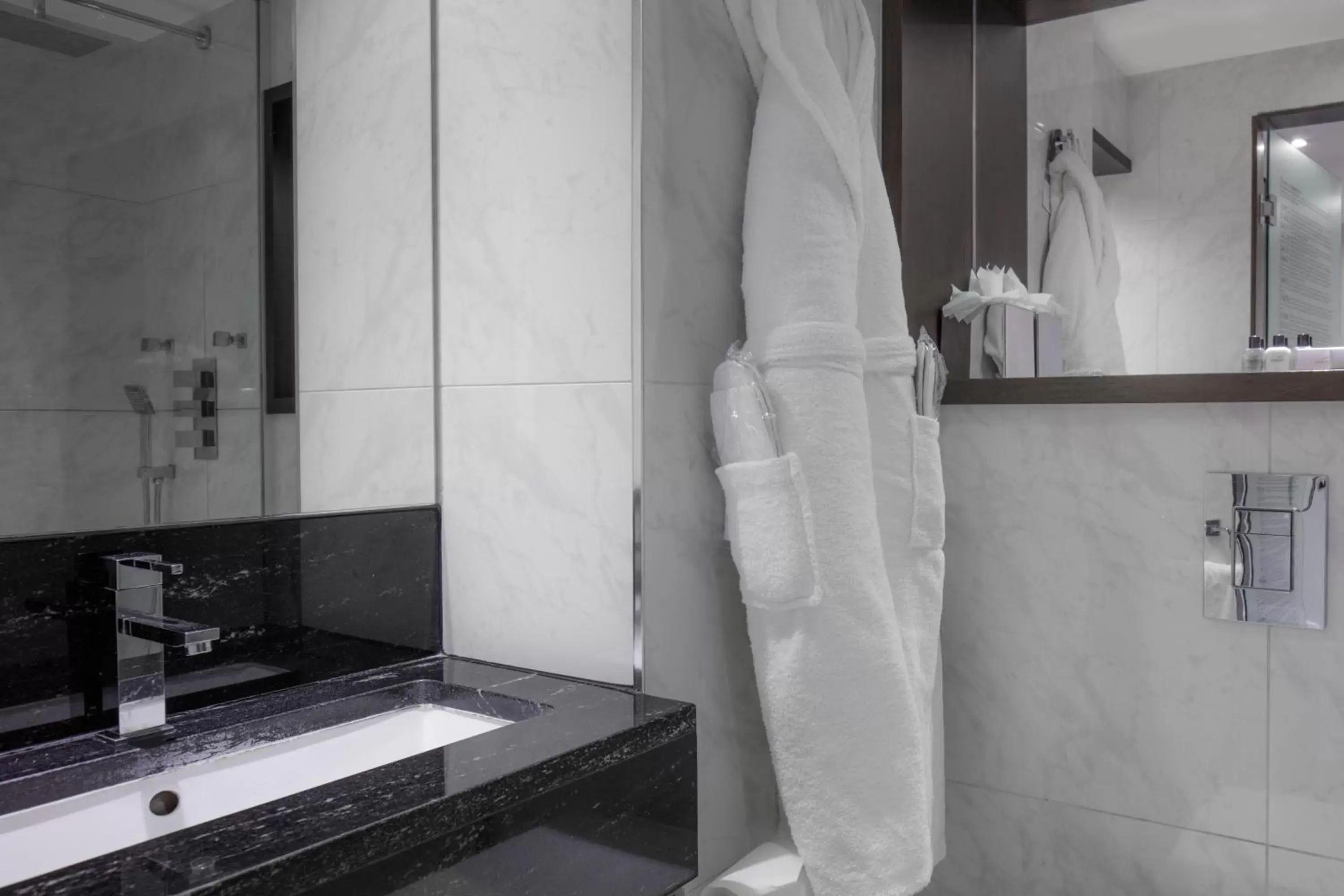 Deluxe Queen Room in Doubletree By Hilton London - Greenwich Deluxe Queen Room in Doubletree By Hilton London - Greenwich