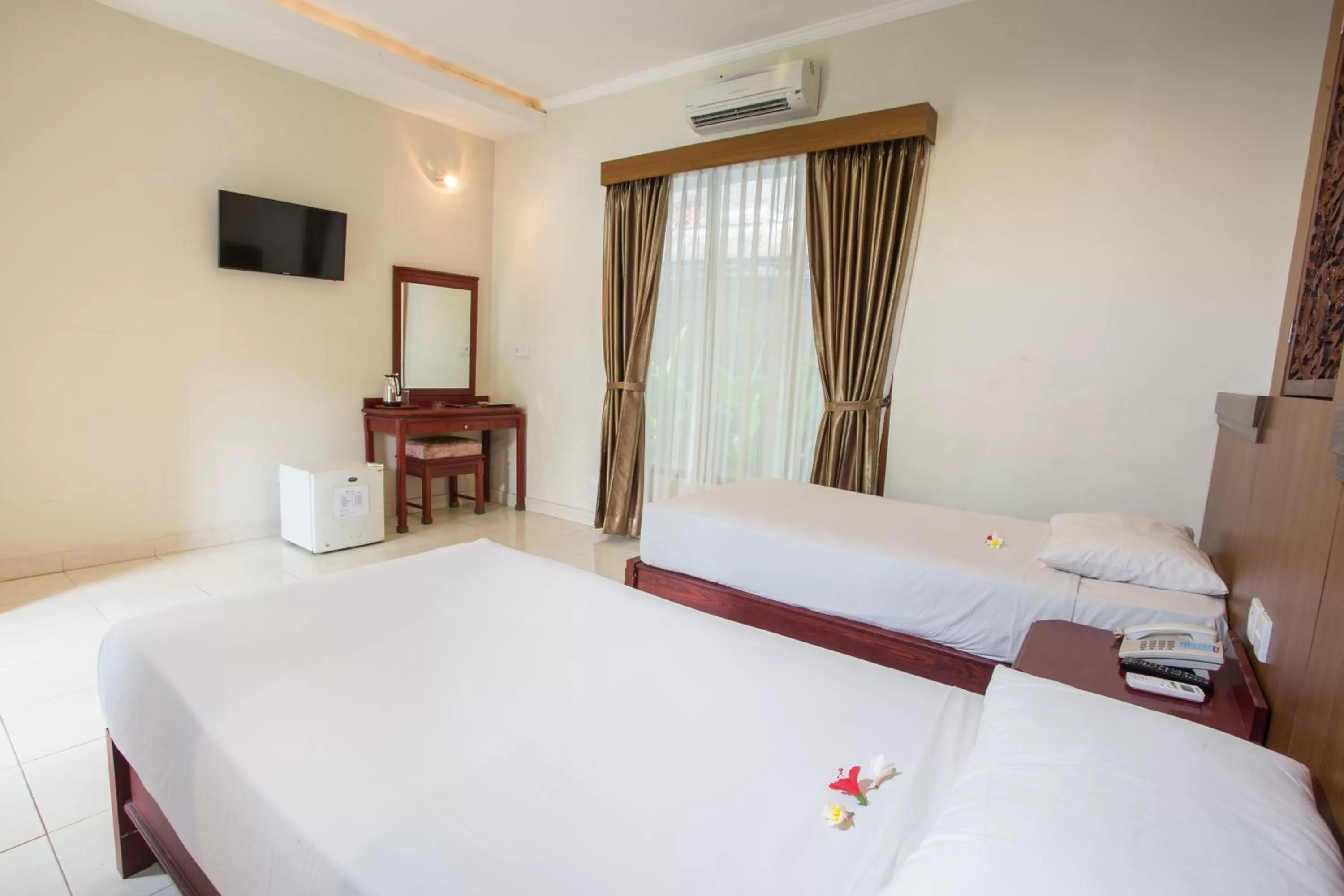 Bedroom, Bed in Hotel Sinar Bali Legian