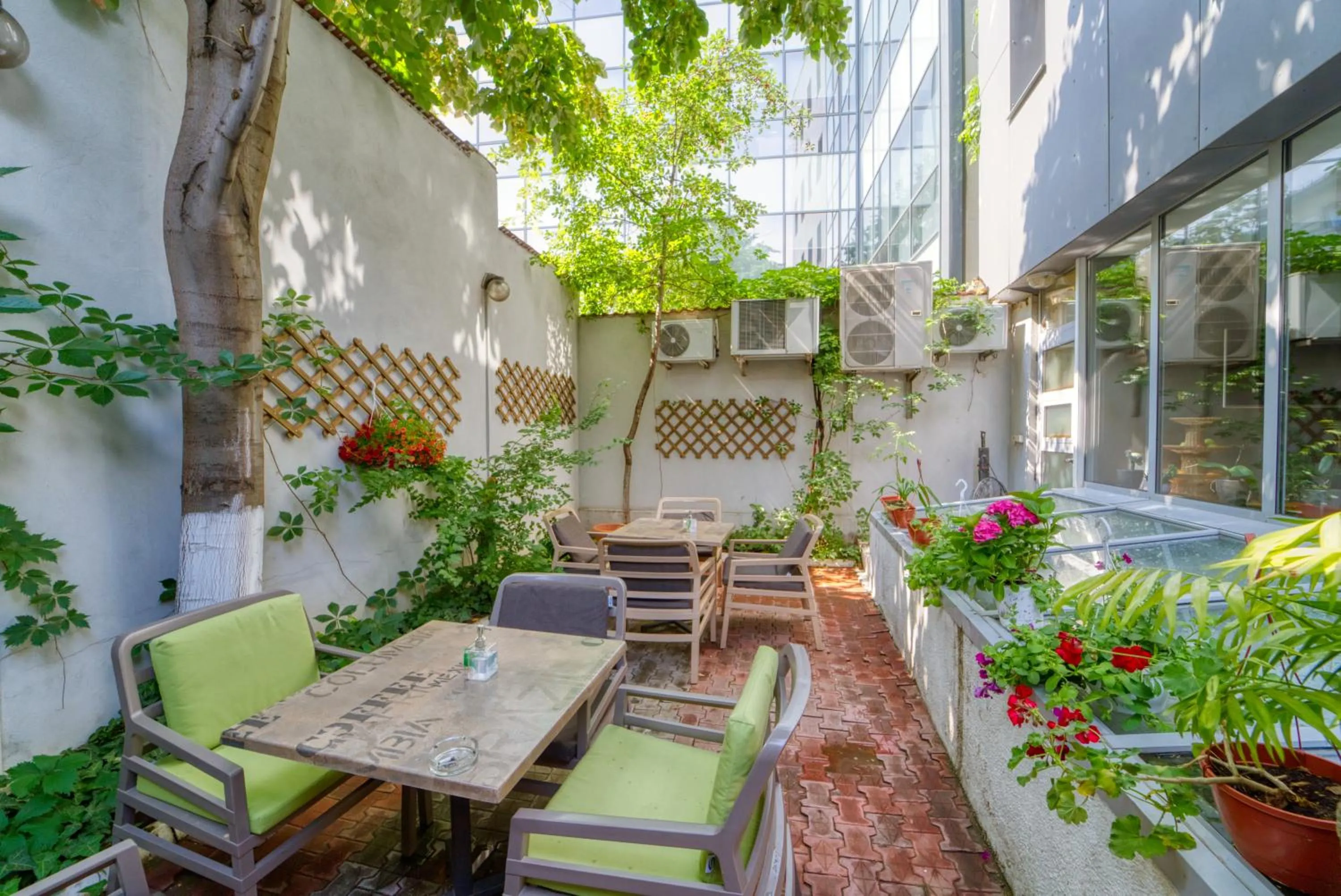 Property building in Unique Boutique