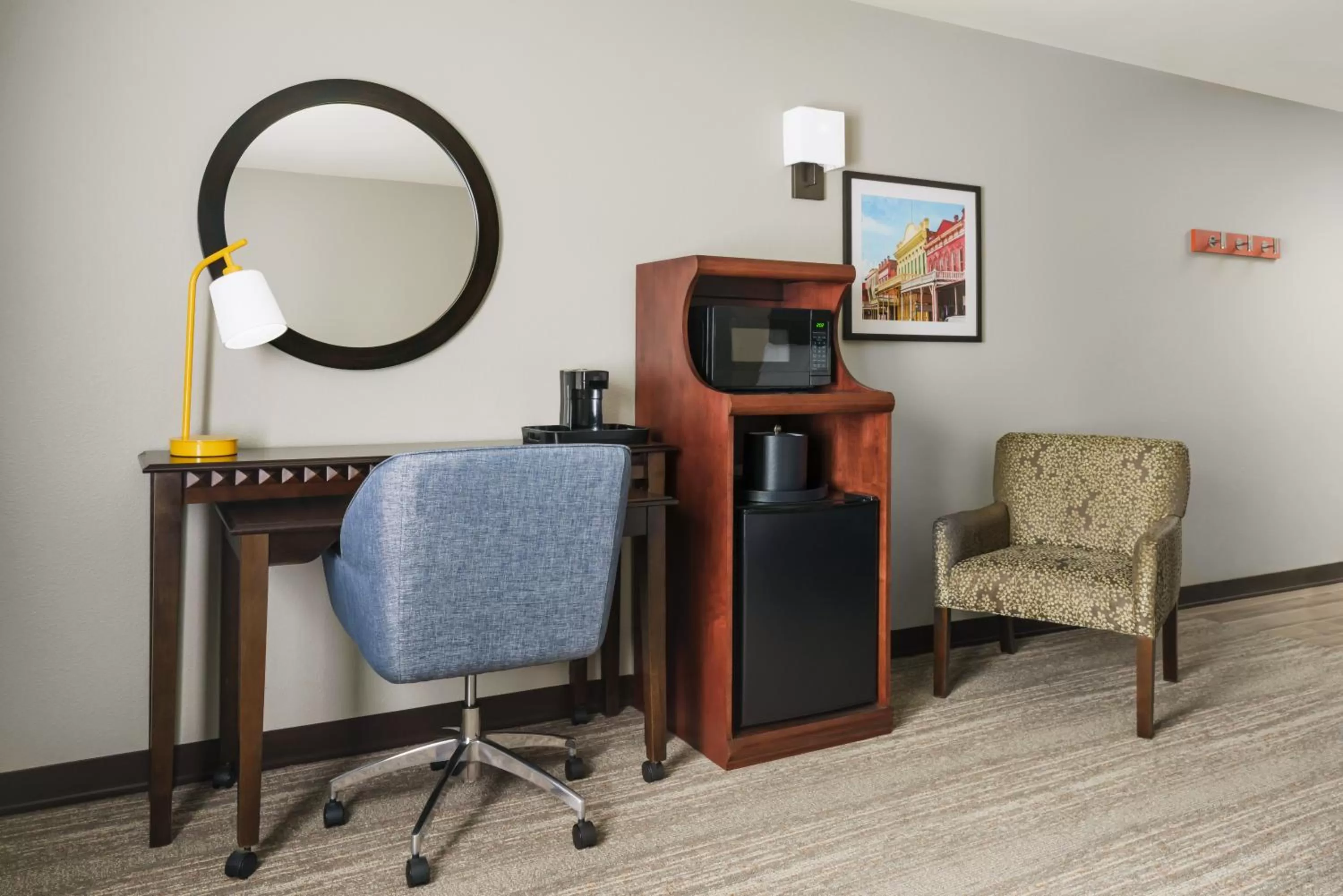 TV and multimedia in Hampton Inn & Suites West Sacramento
