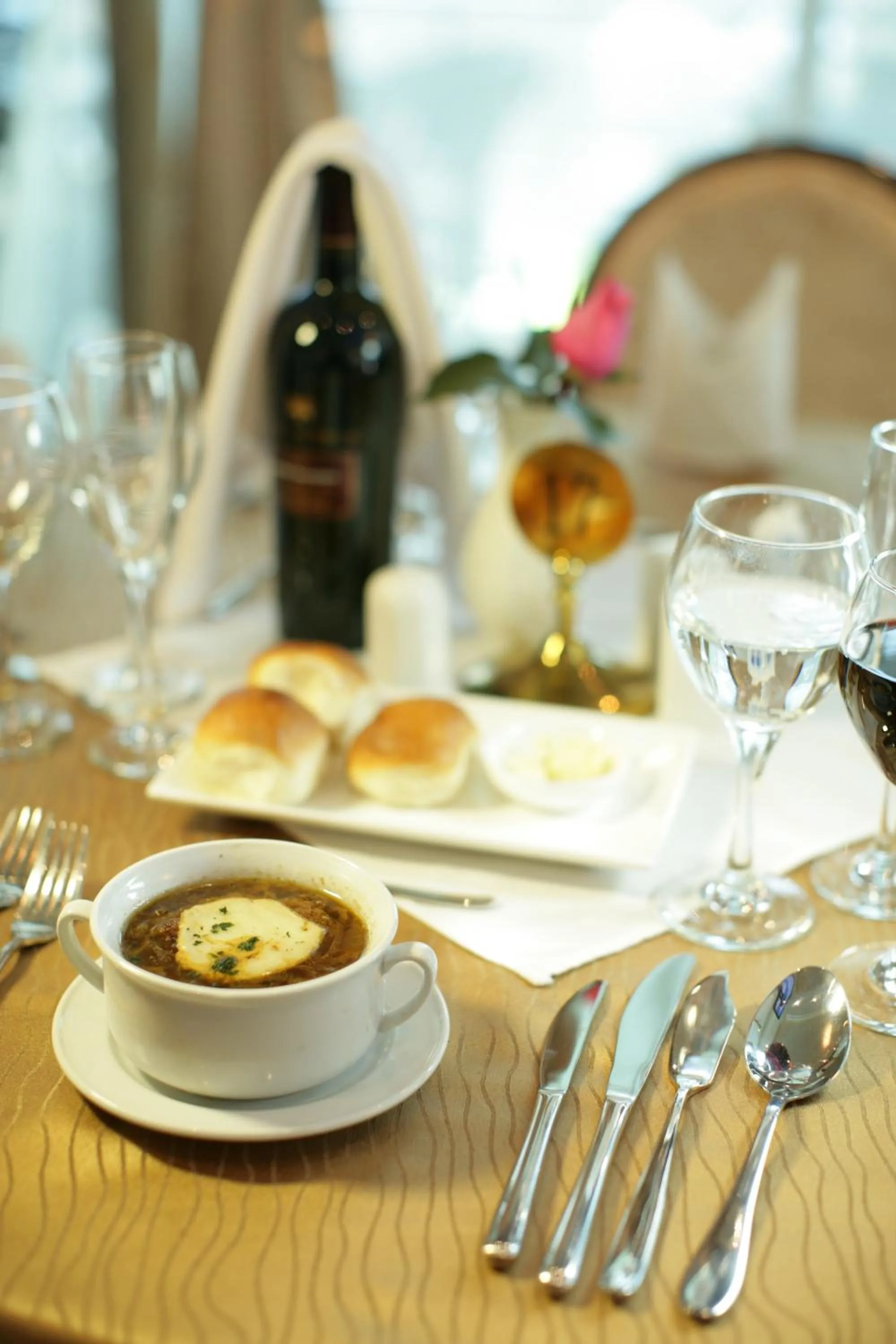 Restaurant/places to eat in Friendship International Hotel